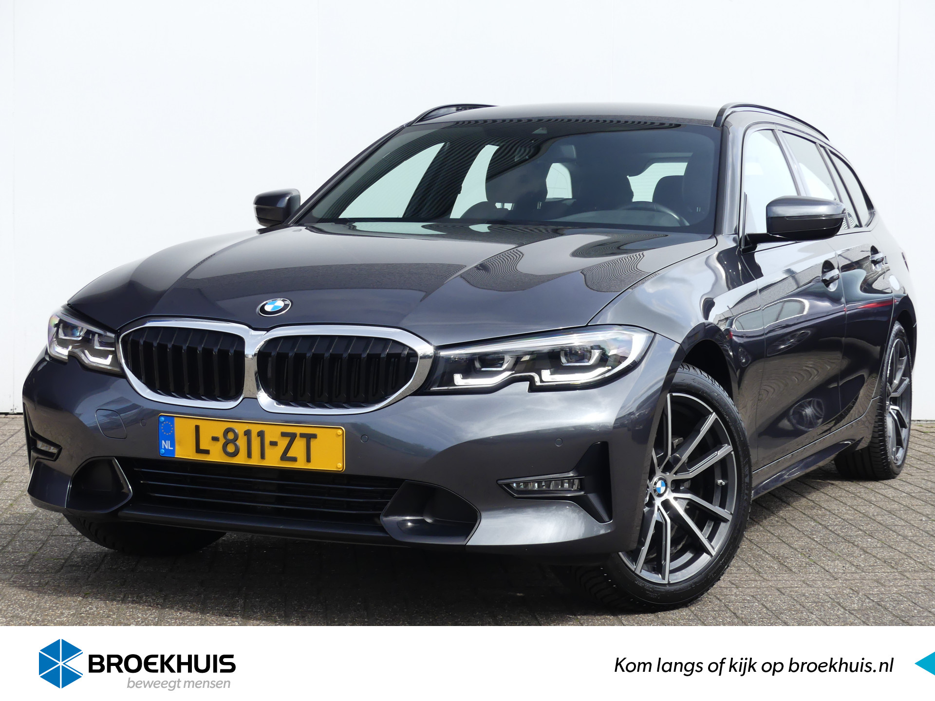 BMW 3 Serie Touring 318i Business Edition Automaat | Sportstoelen | Led | Navi | PDC V+A | 18"LMV | bij viaBOVAG.nl