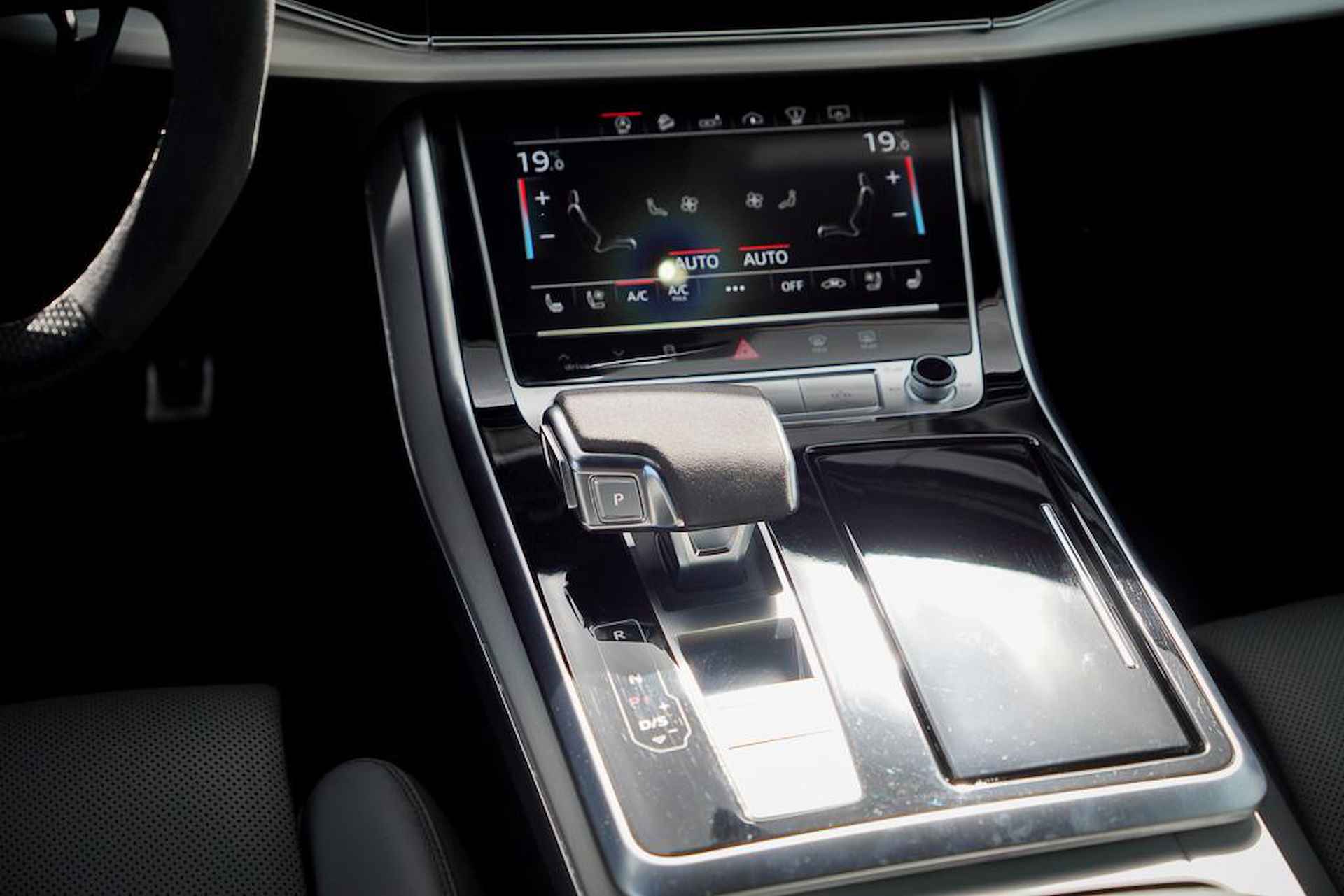 Audi Q8 4.0 TDI SQ8 quattro / Pano / 23''/ Keramisch / Carbon - 64/80