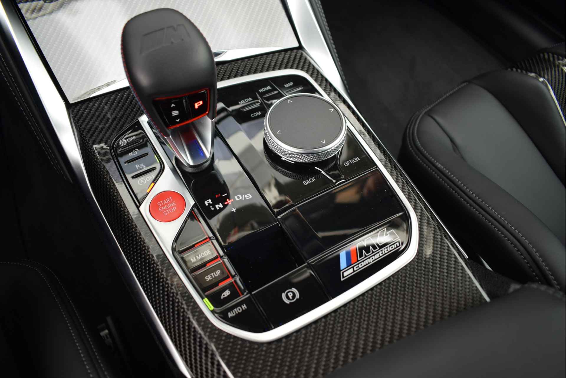 BMW 4 Serie Coupé M4 Competition Automaat / M Drive Professional / M Carbon kuipstoelen / Laserlight / Parking Assistant Plus / Adaptief M Onderstel / Gesture Control - 33/37