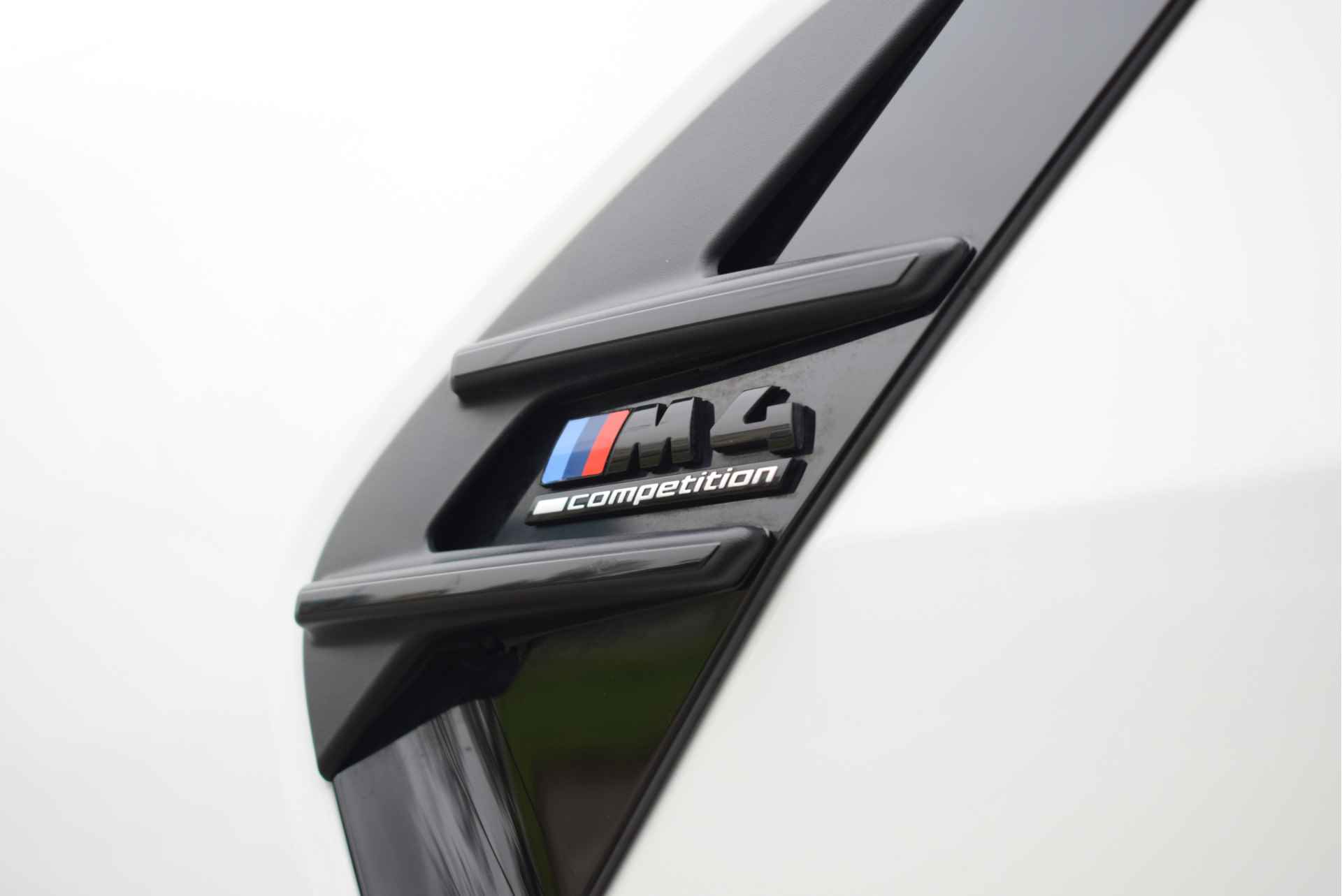 BMW 4 Serie Coupé M4 Competition Automaat / M Drive Professional / M Carbon kuipstoelen / Laserlight / Parking Assistant Plus / Adaptief M Onderstel / Gesture Control - 15/37
