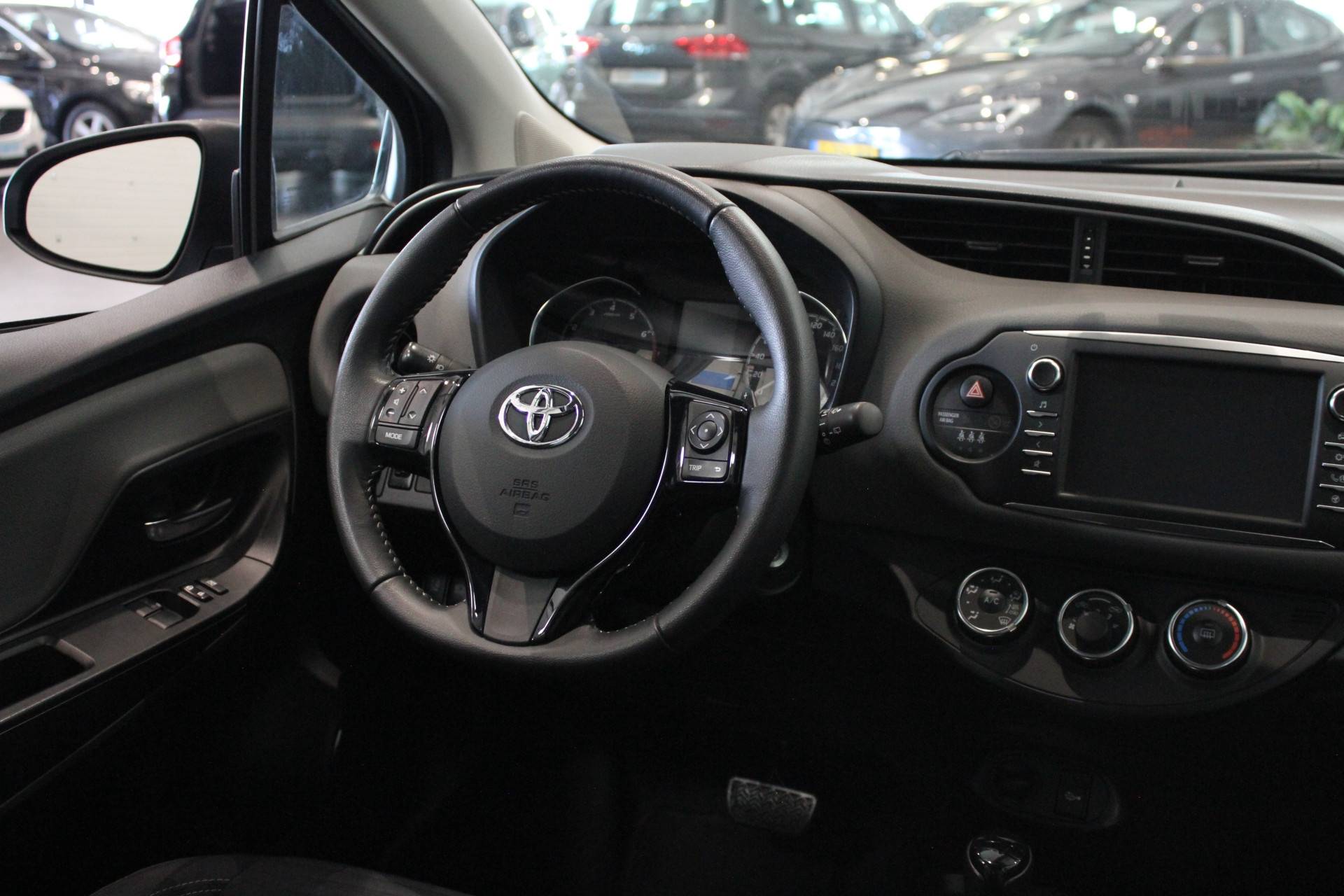 Toyota Yaris 1.5 VVT-i Executive | Navigatie | Achteruitrijcamera | Automaat | - 3/24
