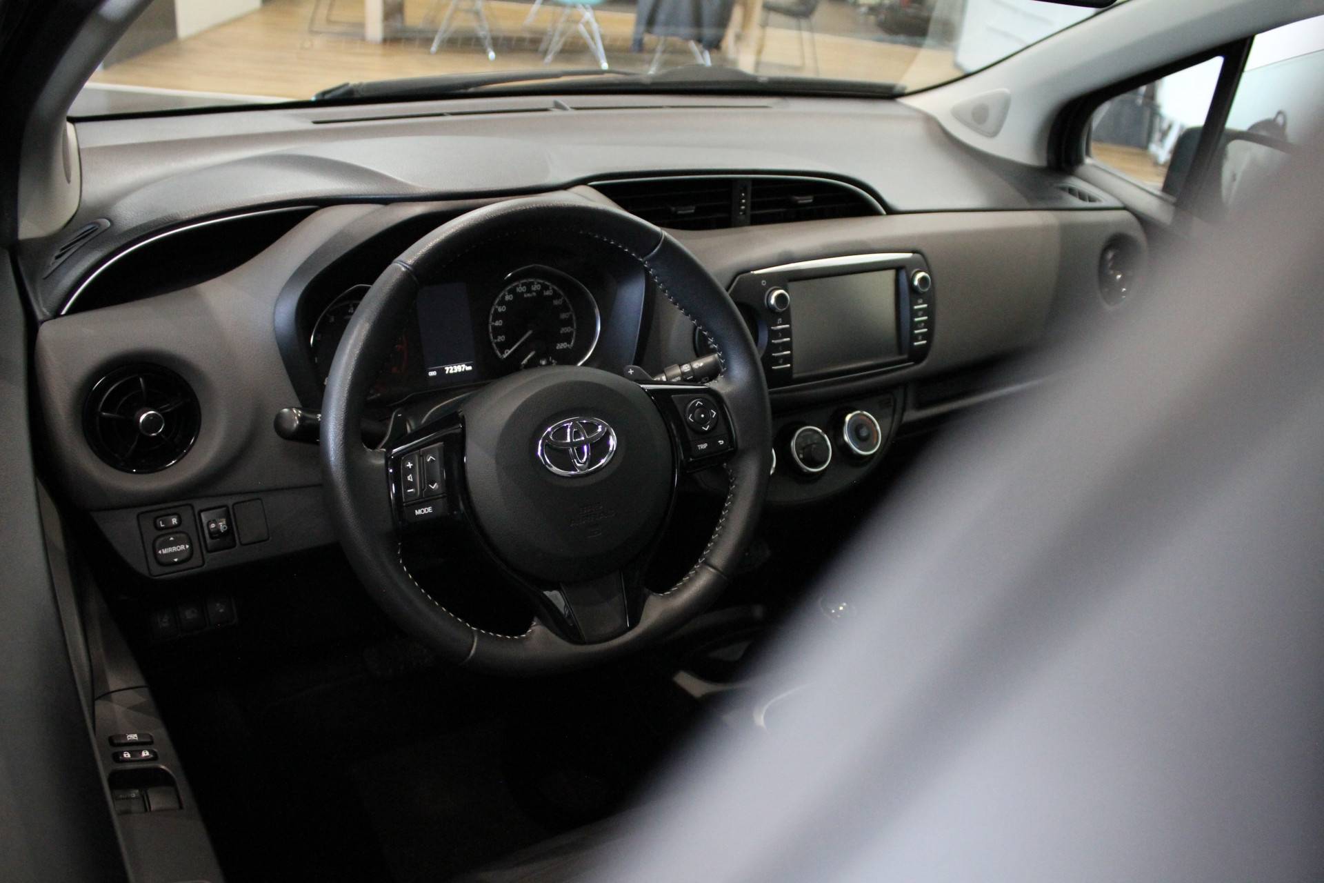 Toyota Yaris 1.5 VVT-i Executive | Navigatie | Achteruitrijcamera | Automaat | - 5/24