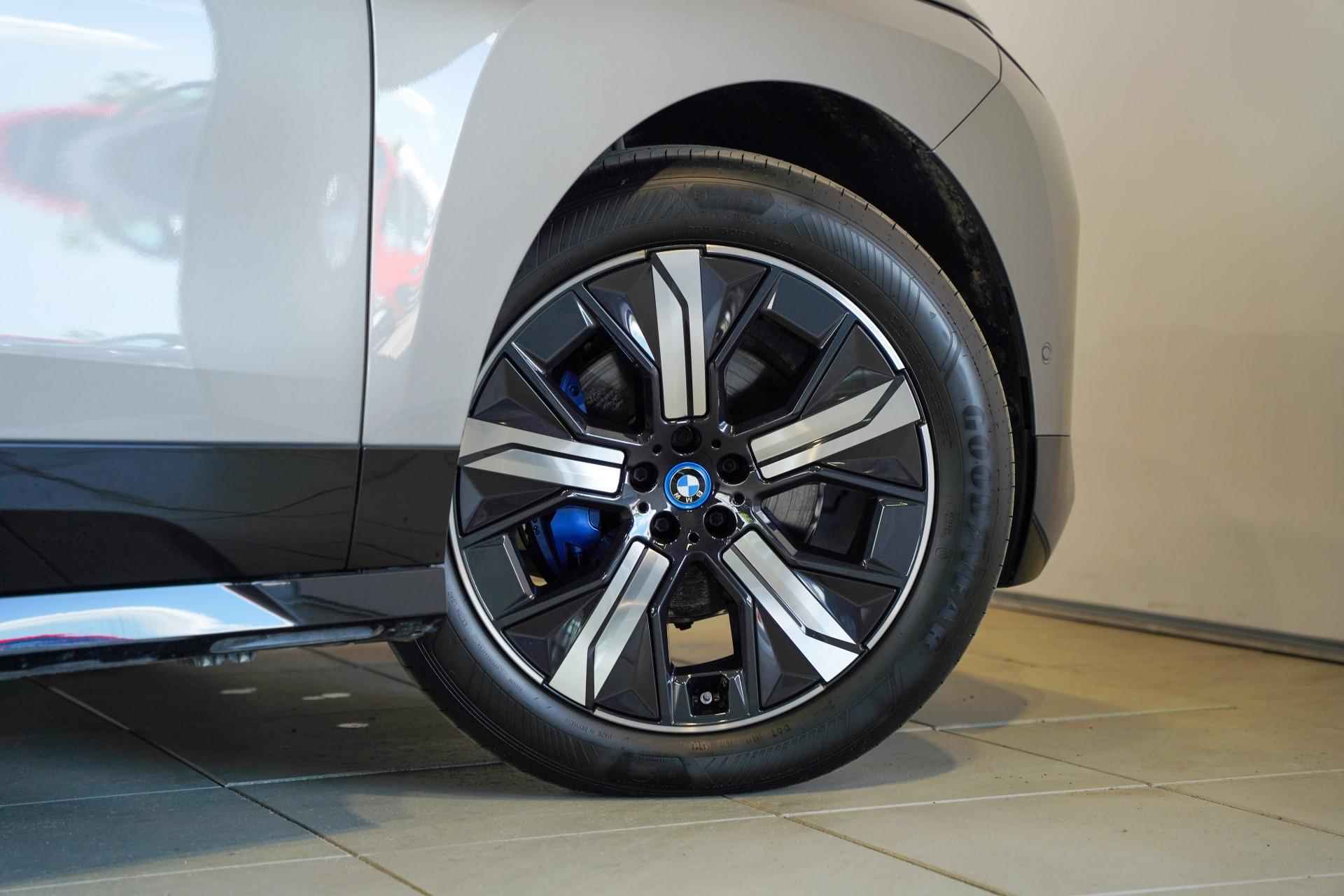 BMW iX xDrive40 Business Edition Plus Sportpakket - 19/22