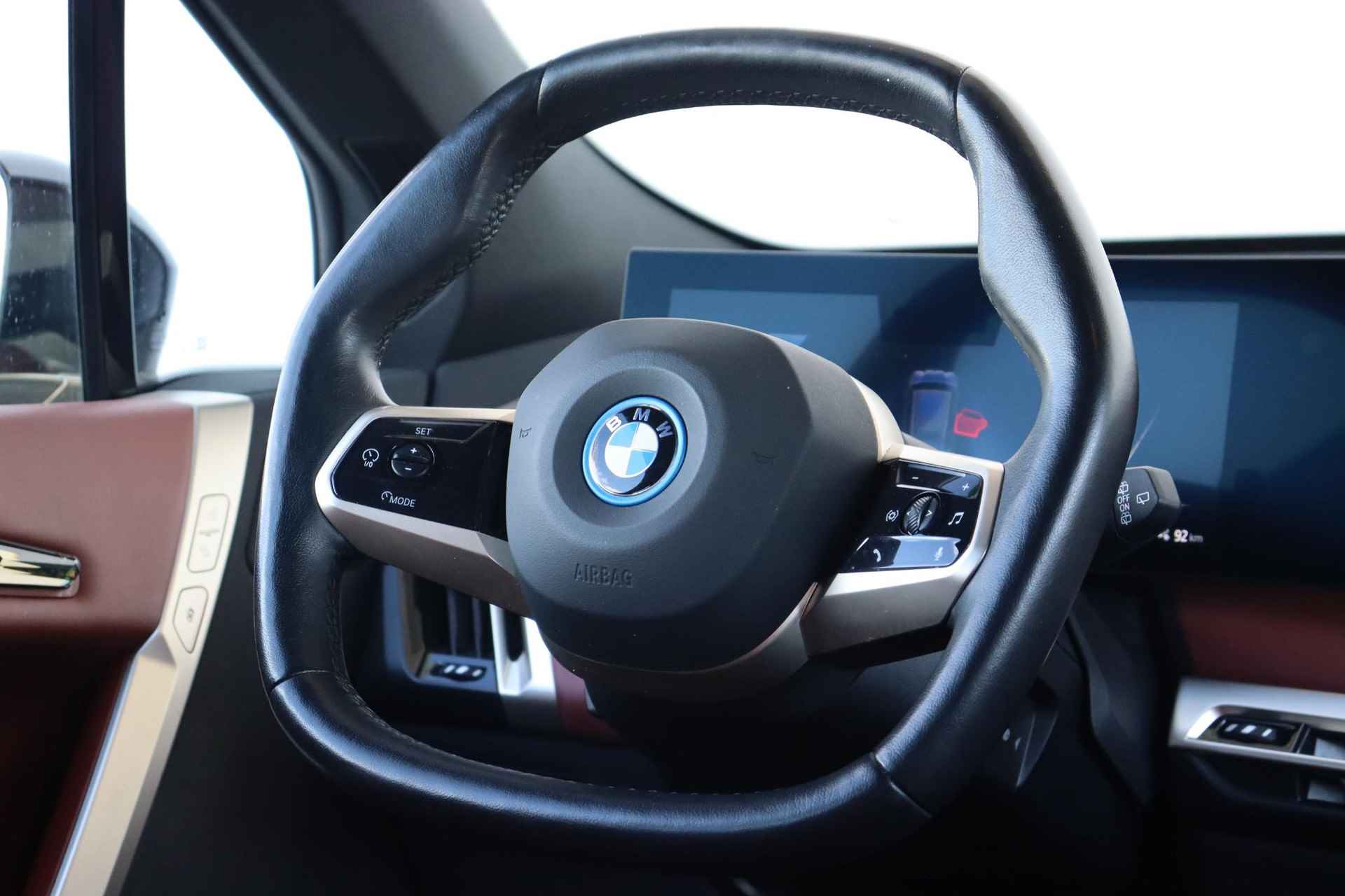 BMW iX xDrive40 High Executive 77 kWh / Harman Kardon / Co-Pilot Pack / Panoramadak / Trekhaak / - 17/34