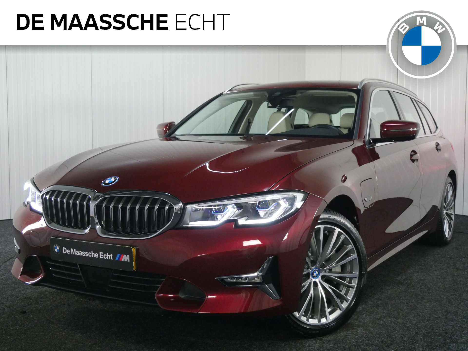 BMW 3 Serie Touring 330e xDrive High Executive Luxury Line Automaat / Laserlight / Sportstoelen / Active Cruise Control  / Live Cockpit Professional / Parking Assistant bij viaBOVAG.nl