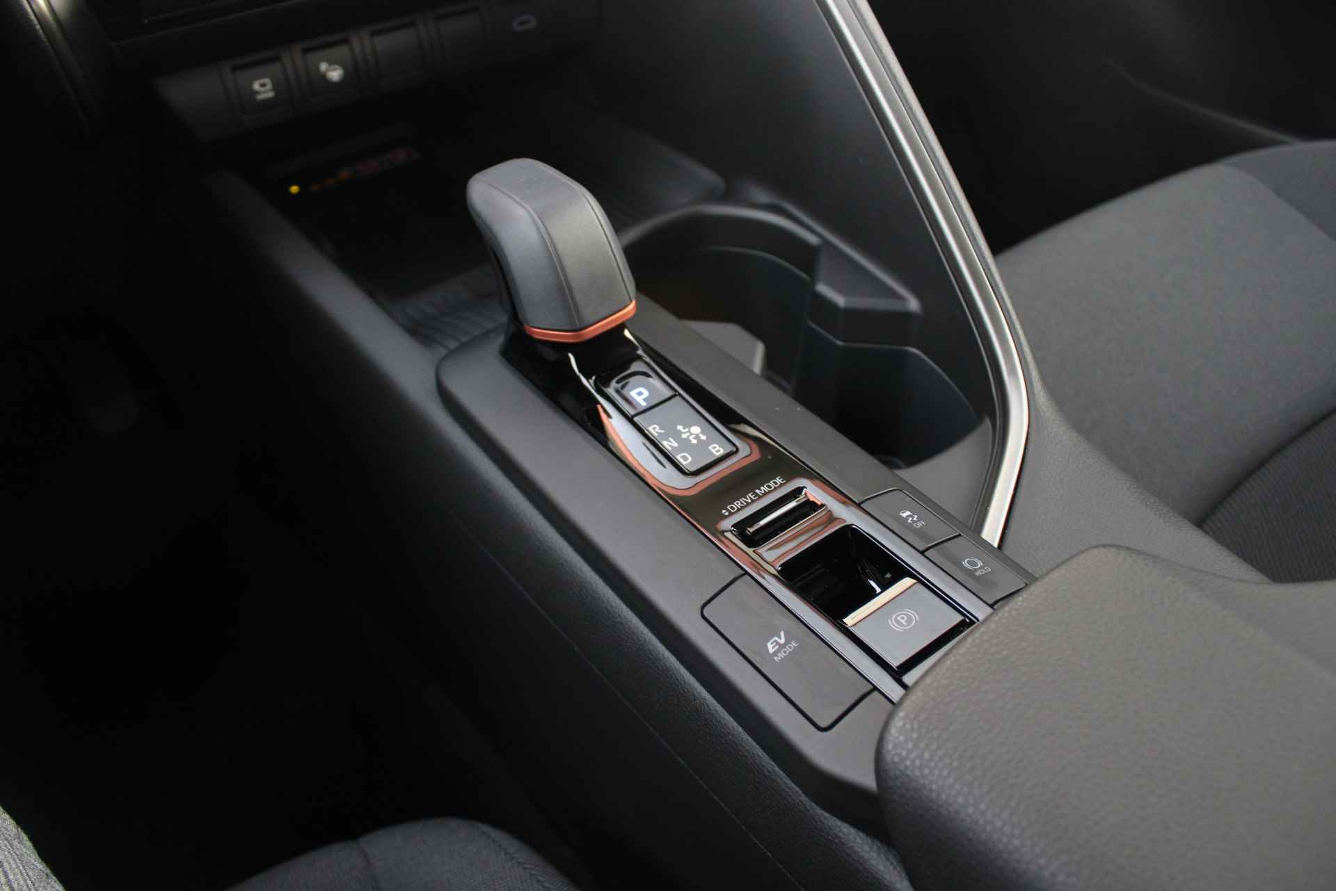 Toyota C-HR Hybrid 140 First Edition Automaat Bi-tone Premium lak , NL Auto 360 Camera, Elektrische Achterklep, Draadloze Apple Carplay\Android Auto, Navigatie - 25/54