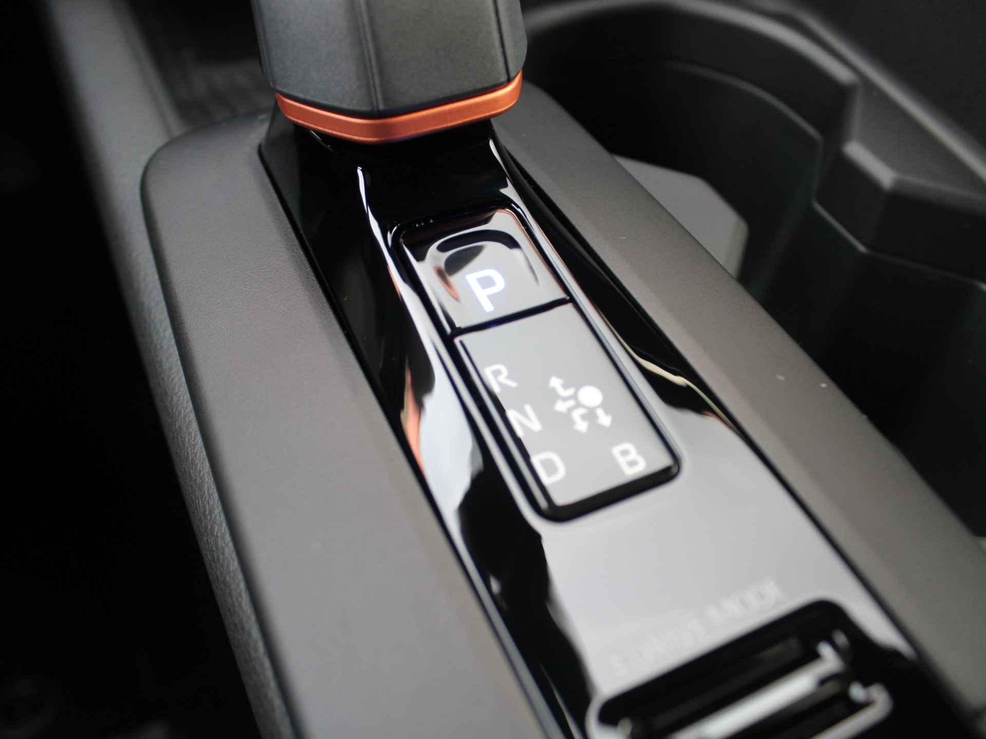 Toyota C-HR Hybrid 140 First Edition Automaat Bi-tone Premium lak , NL Auto 360 Camera, Elektrische Achterklep, Draadloze Apple Carplay\Android Auto, Navigatie - 27/54