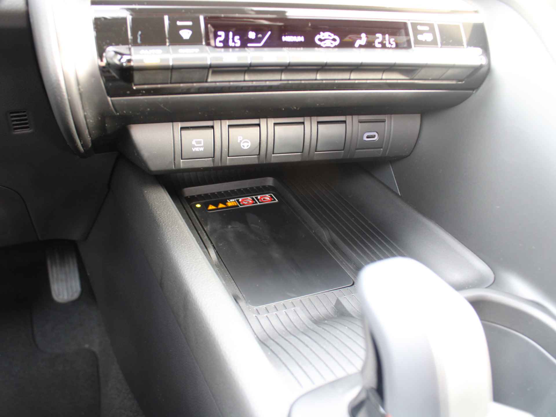 Toyota C-HR Hybrid 140 First Edition Automaat Bi-tone Premium lak , NL Auto 360 Camera, Elektrische Achterklep, Draadloze Apple Carplay\Android Auto, Navigatie - 28/54