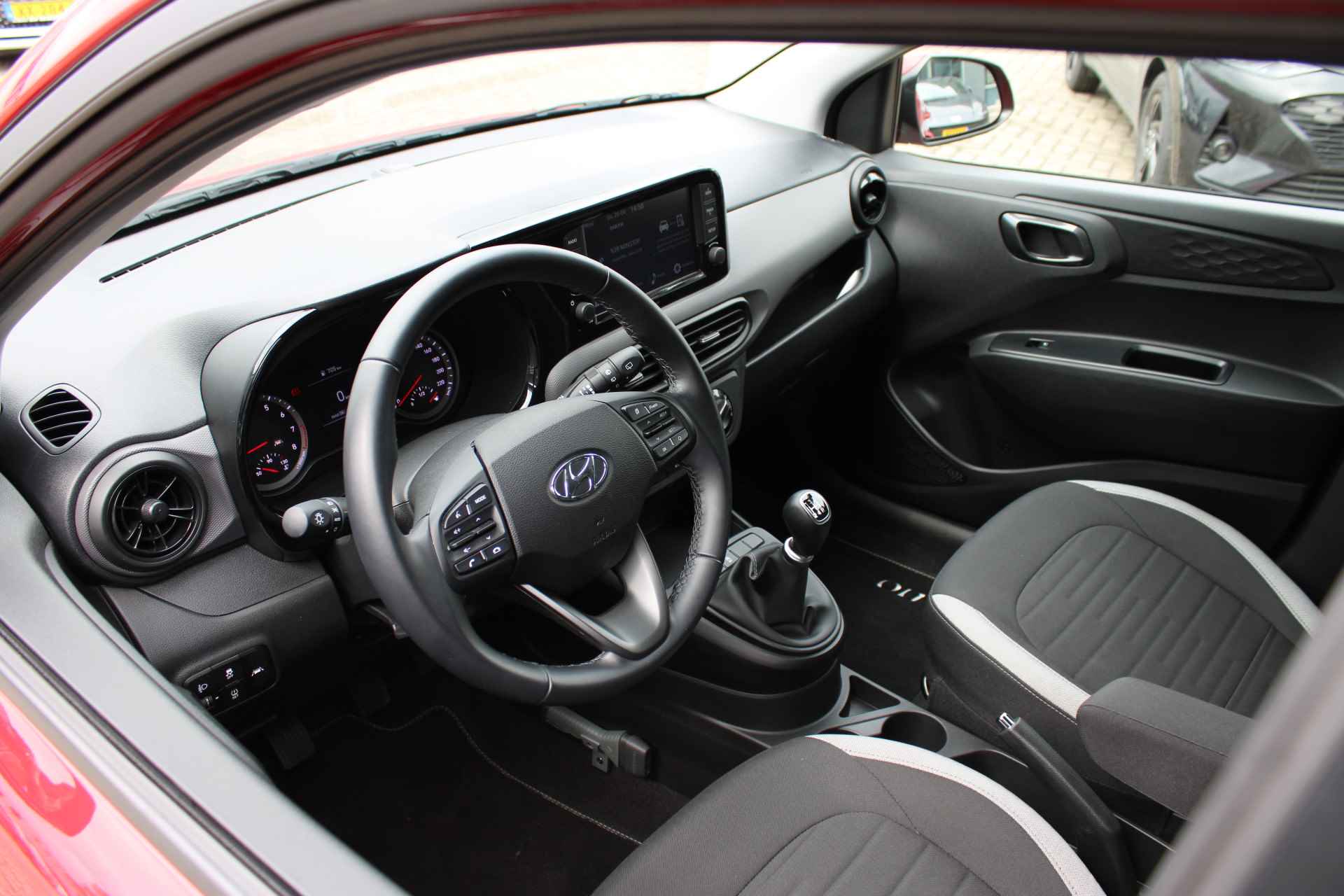 Hyundai i10 1.0 Comfort | LM velgen | Privacy glass | Uitlaatsierstuk dubbel | NL auto - 10/23
