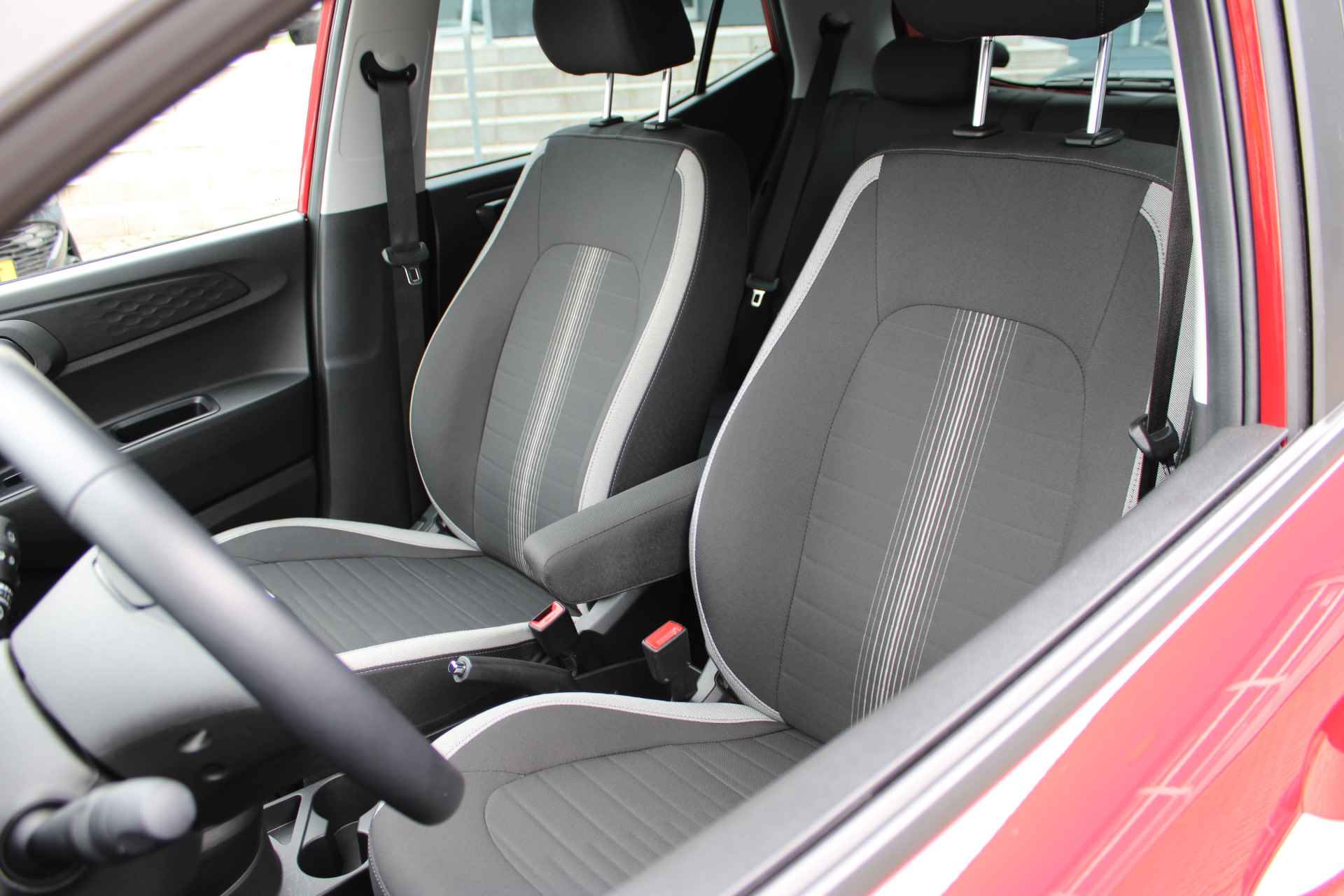 Hyundai i10 1.0 Comfort | LM velgen | Privacy glass | Uitlaatsierstuk dubbel | NL auto - 20/23