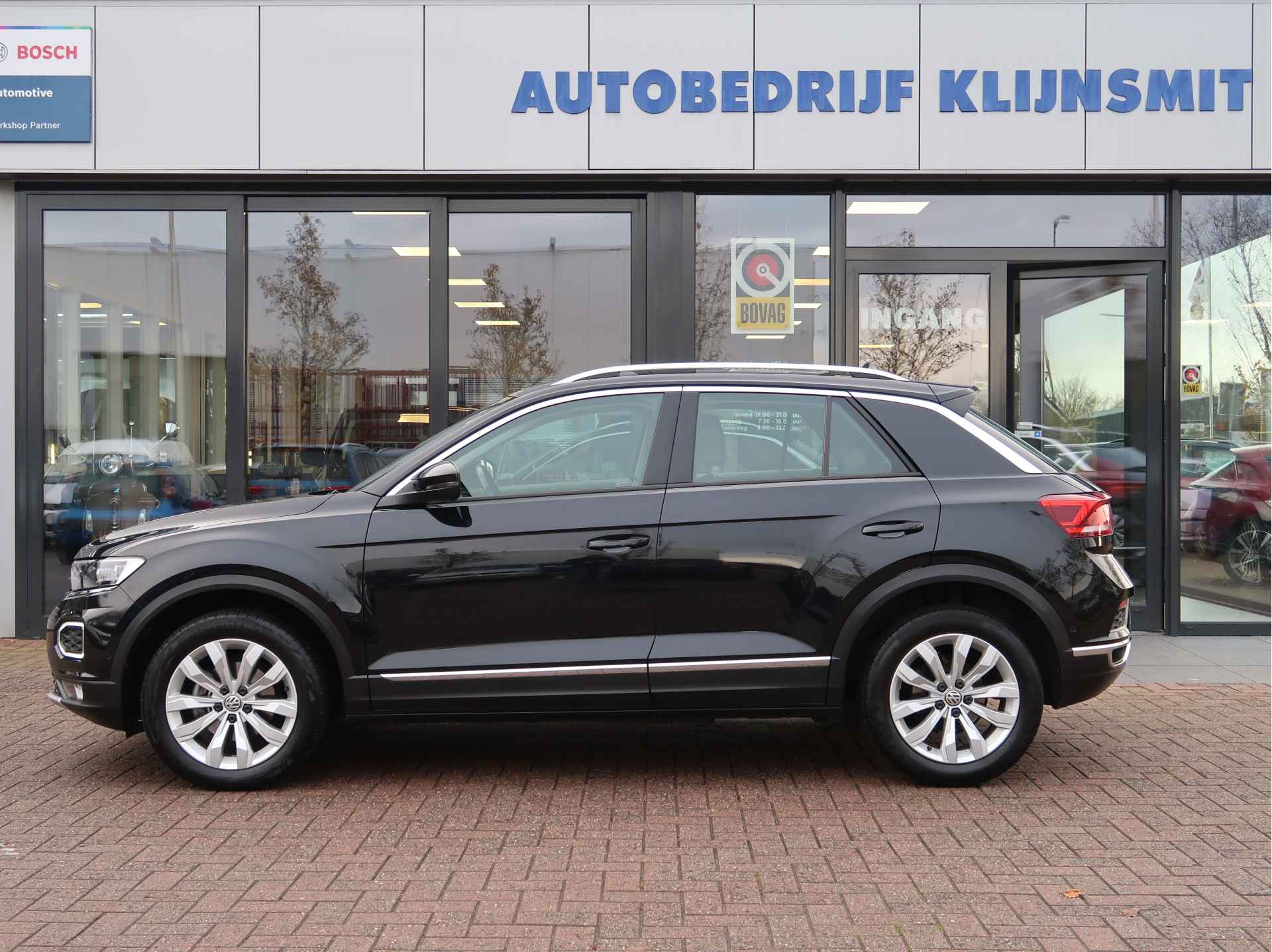 Volkswagen T-Roc 1.5 TSI Sport Executive | Park-Assist | Leder | Stoelverw | Navigatie | - 2/23