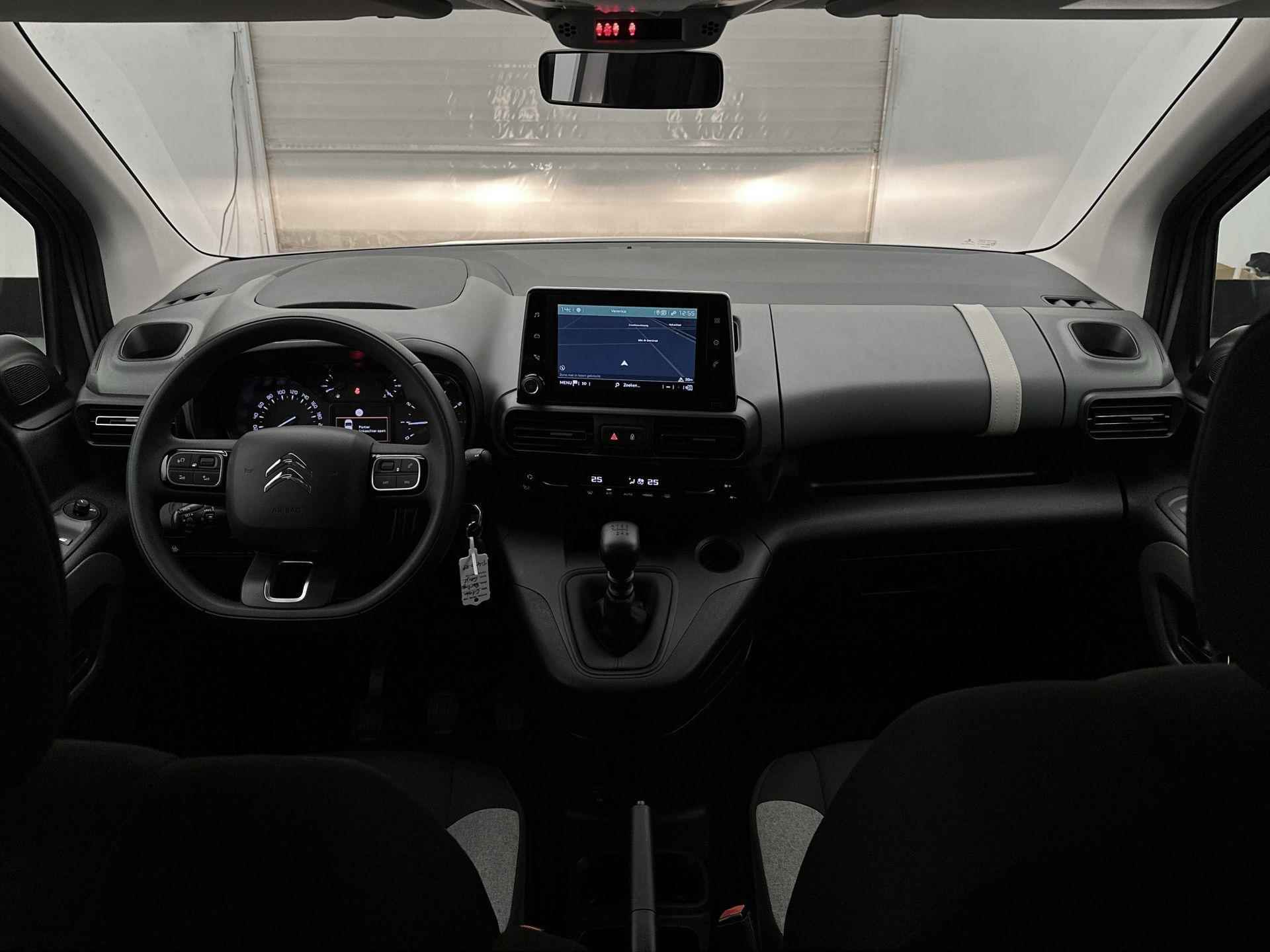 Citroen Berlingo XL Feel 110pk 7-zits | Navigatie | Climate Control | Cruise Control | Parkeersensoren v+a | Apple Carplay / Android Auto | DAB+ radio | Bluetooth | Automatisch dimlicht | Regensensor | 2x Schuifdeur | All seasonbanden | - 12/31