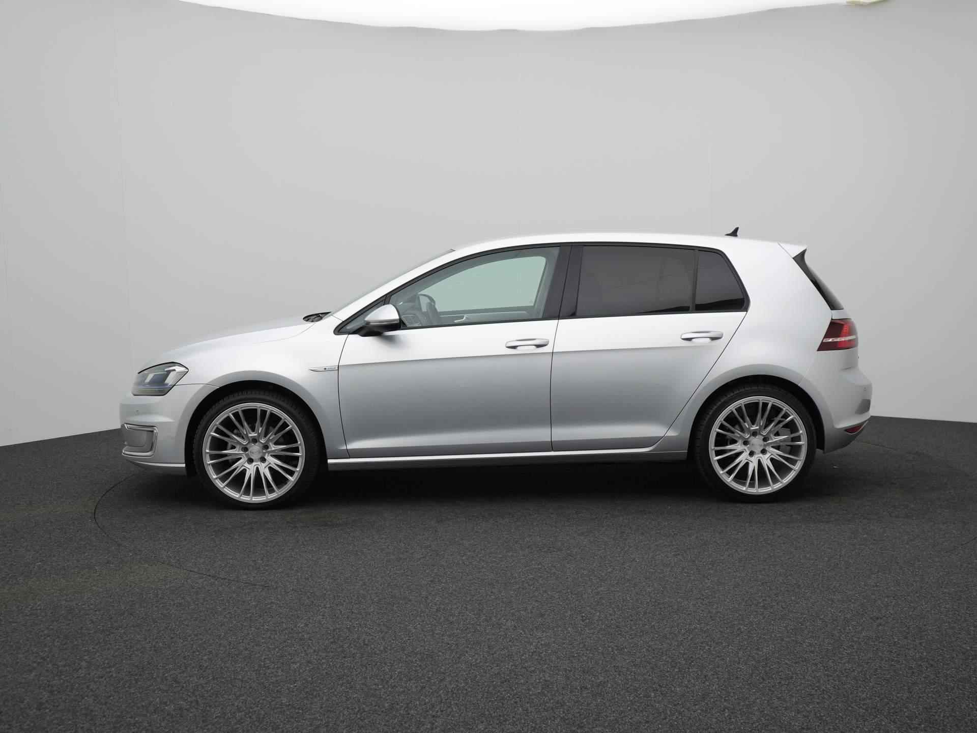 Volkswagen e-Golf e-Golf | Navi | LED | Comfort stoelen | Slechts 65.212 km! | 12 Maand BOVAG Garantie! | - 4/46