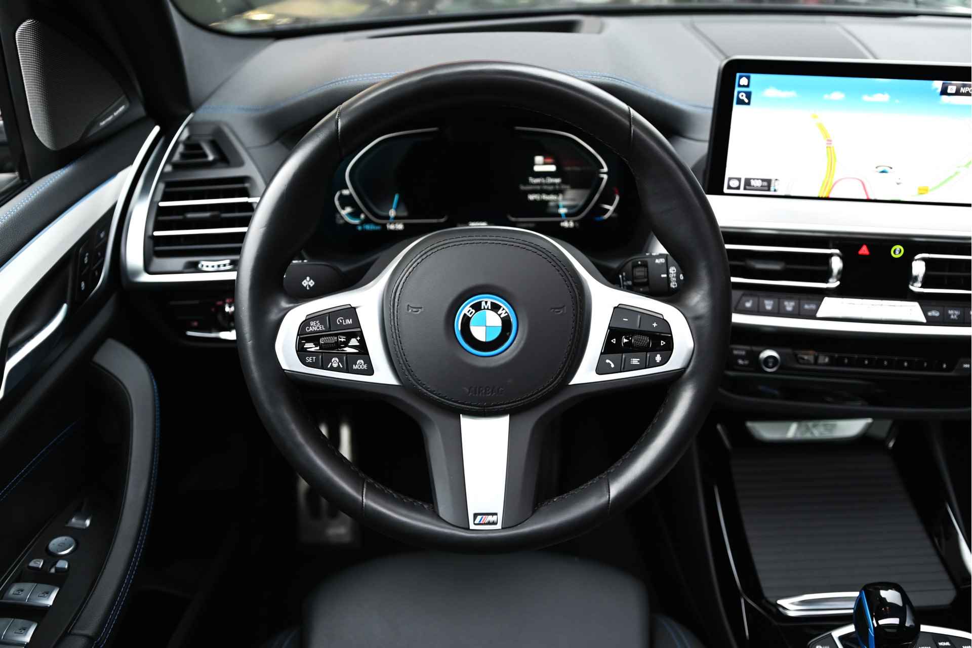 BMW iX3 High Executive Automaat / Sportstoelen / Stoelverwarming / Adaptief onderstel / Parking Assistant Plus / Adaptieve LED / Harman Kardon / Head-Up / Live Cockpit Professional - 9/33