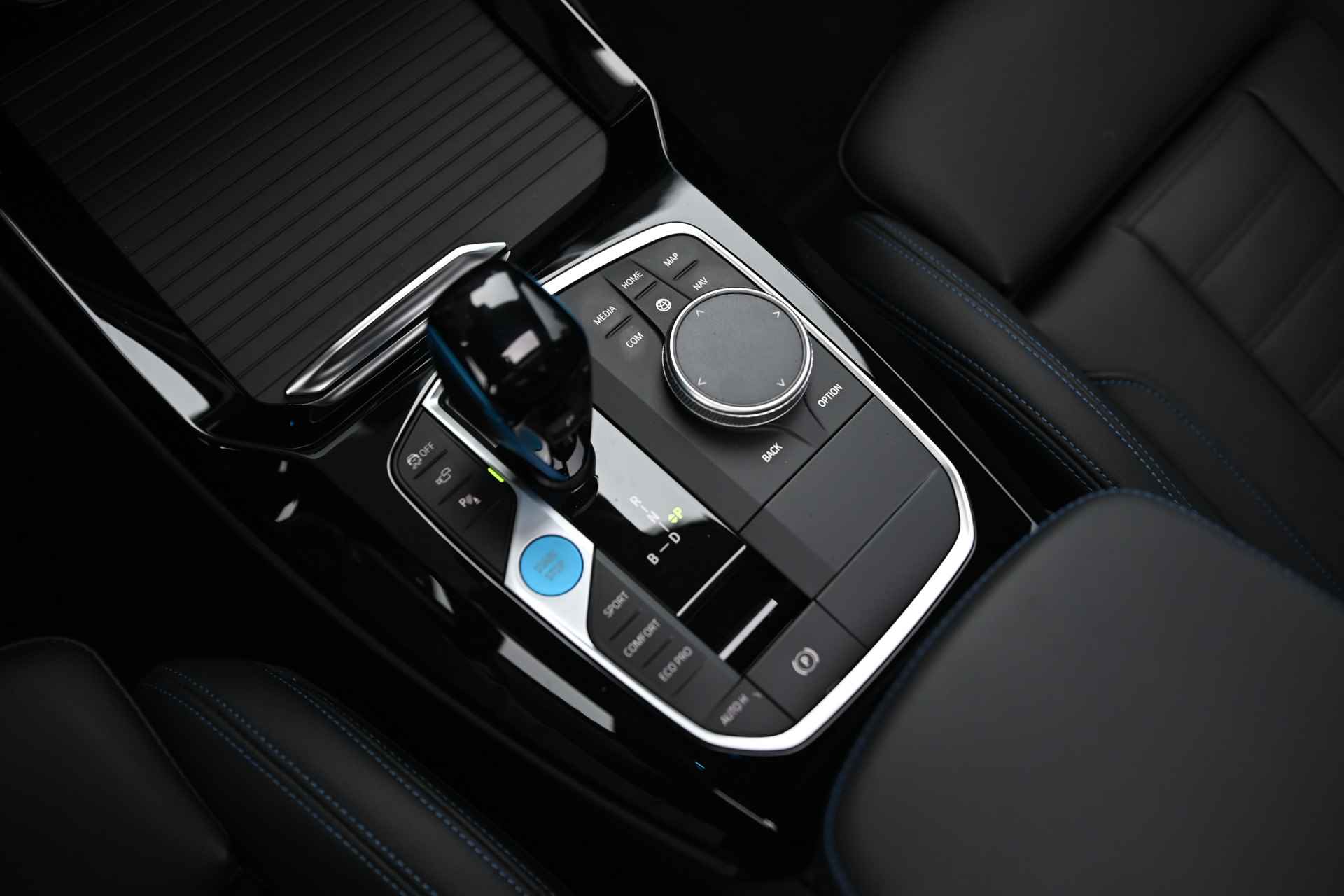 BMW iX3 High Executive Automaat / Sportstoelen / Stoelverwarming / Adaptief onderstel / Parking Assistant Plus / Adaptieve LED / Harman Kardon / Head-Up / Live Cockpit Professional - 20/33