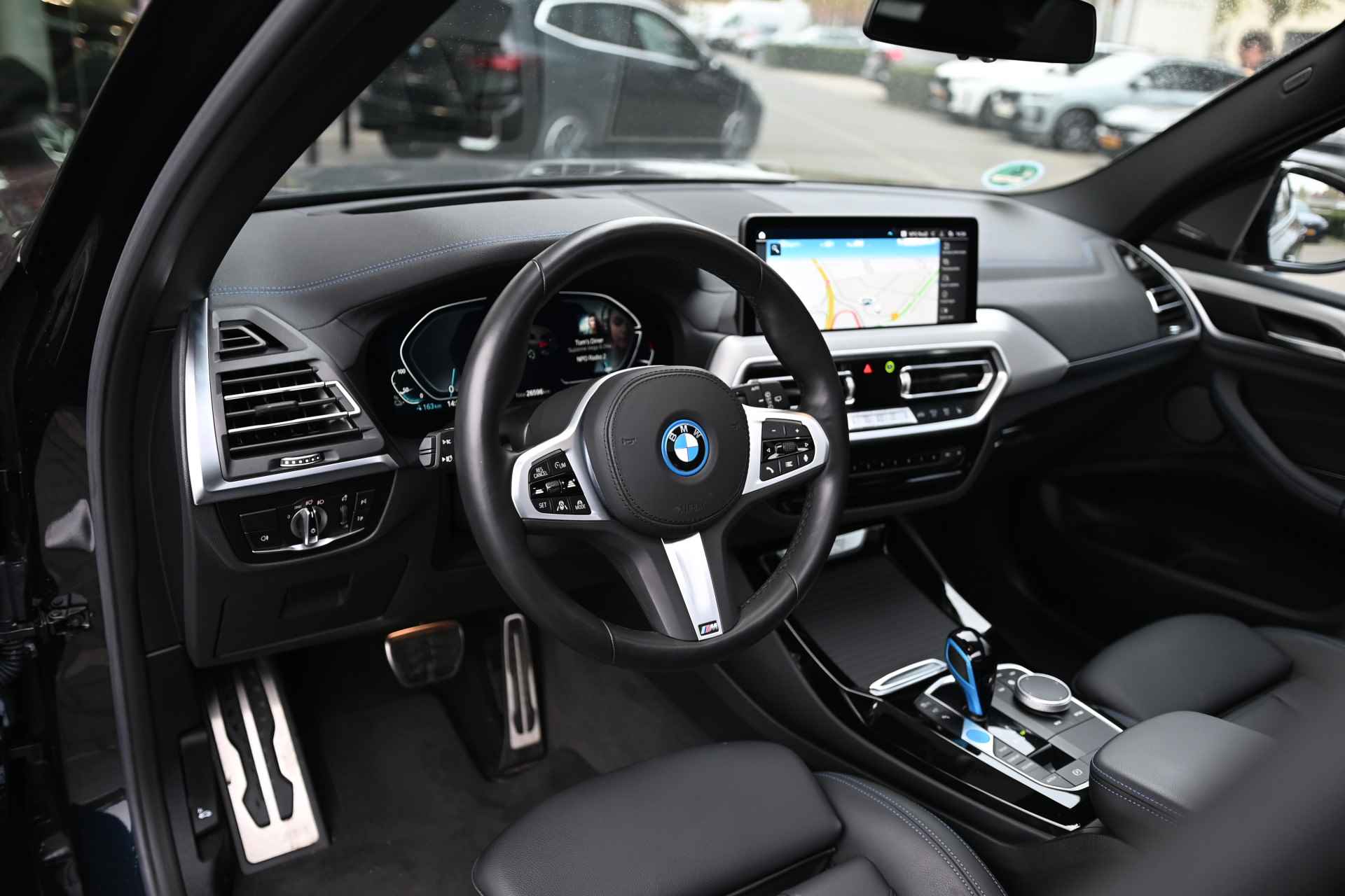 BMW iX3 High Executive Automaat / Sportstoelen / Stoelverwarming / Adaptief onderstel / Parking Assistant Plus / Adaptieve LED / Harman Kardon / Head-Up / Live Cockpit Professional - 24/33