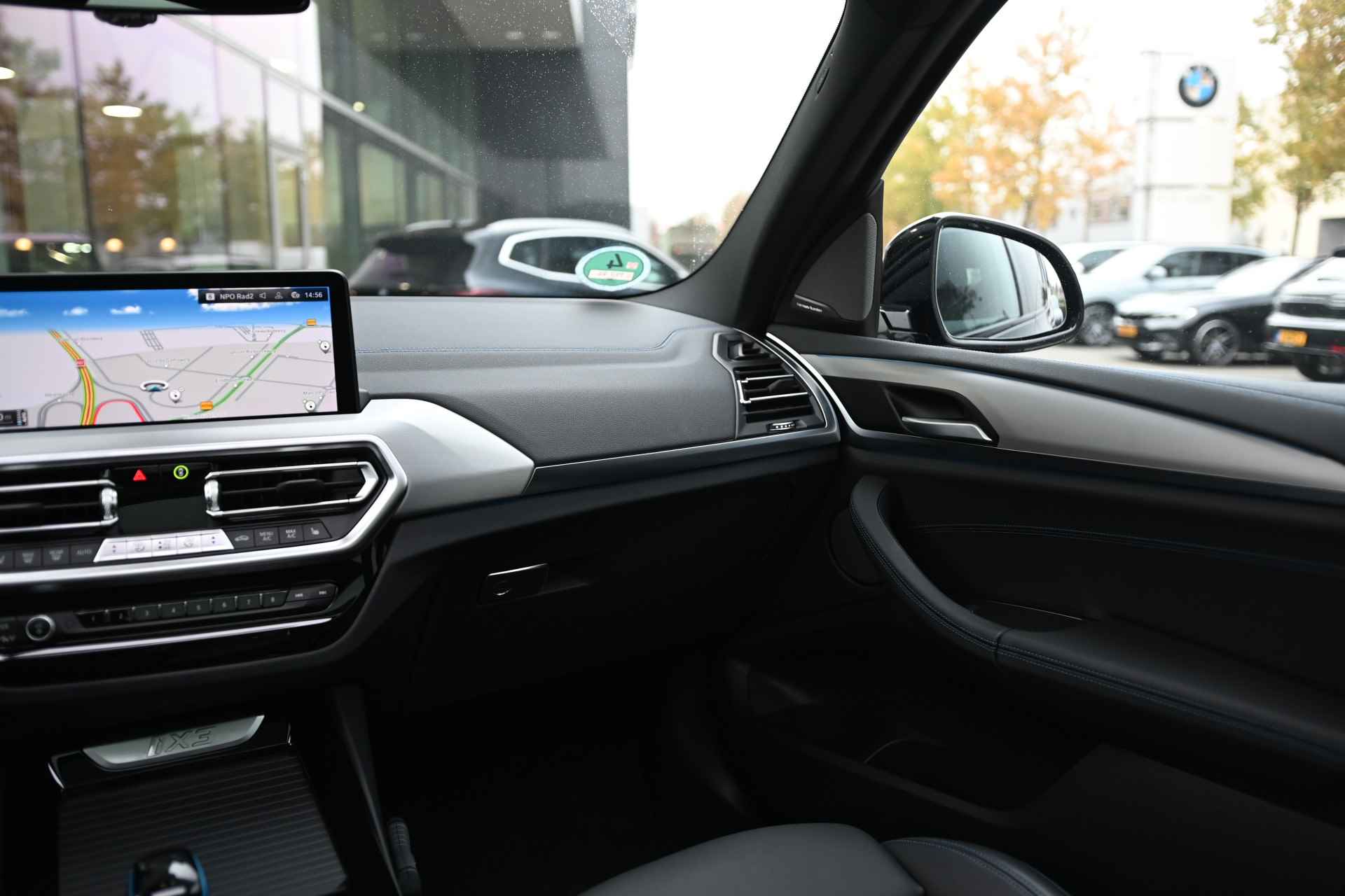 BMW iX3 High Executive Automaat / Sportstoelen / Stoelverwarming / Adaptief onderstel / Parking Assistant Plus / Adaptieve LED / Harman Kardon / Head-Up / Live Cockpit Professional - 31/33