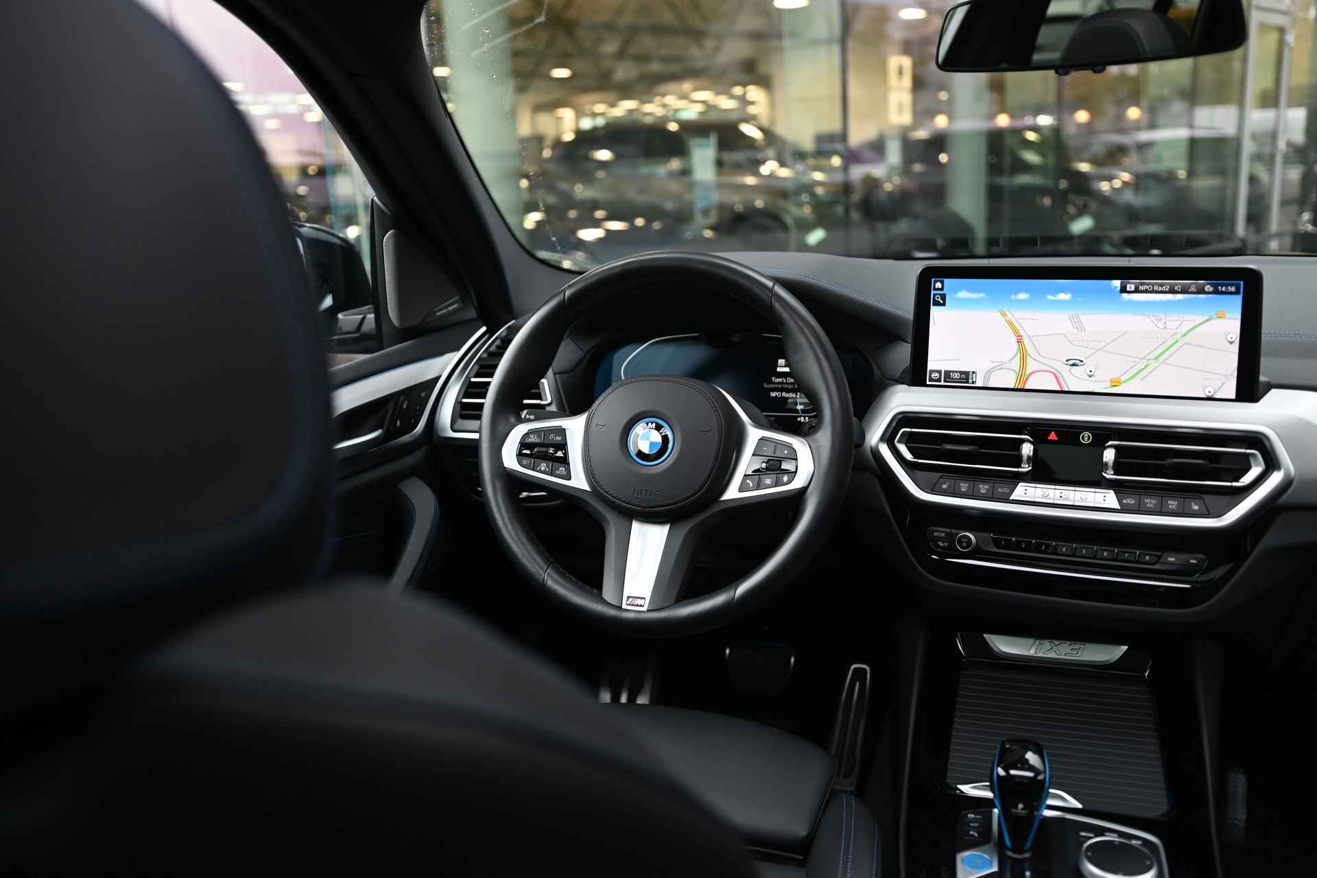 BMW iX3 High Executive Automaat / Sportstoelen / Stoelverwarming / Adaptief onderstel / Parking Assistant Plus / Adaptieve LED / Harman Kardon / Head-Up / Live Cockpit Professional - 32/33