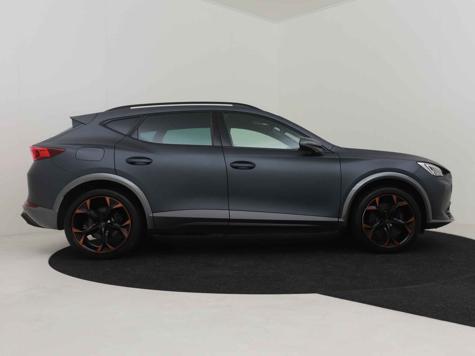 CUPRA Formentor 1.4 e-Hybrid 245PK VZ Copper Edition | Camera Achter | Stoel+Stuurwielverwarming | Navigatie  | App Connect | 19''LMV - 12/40