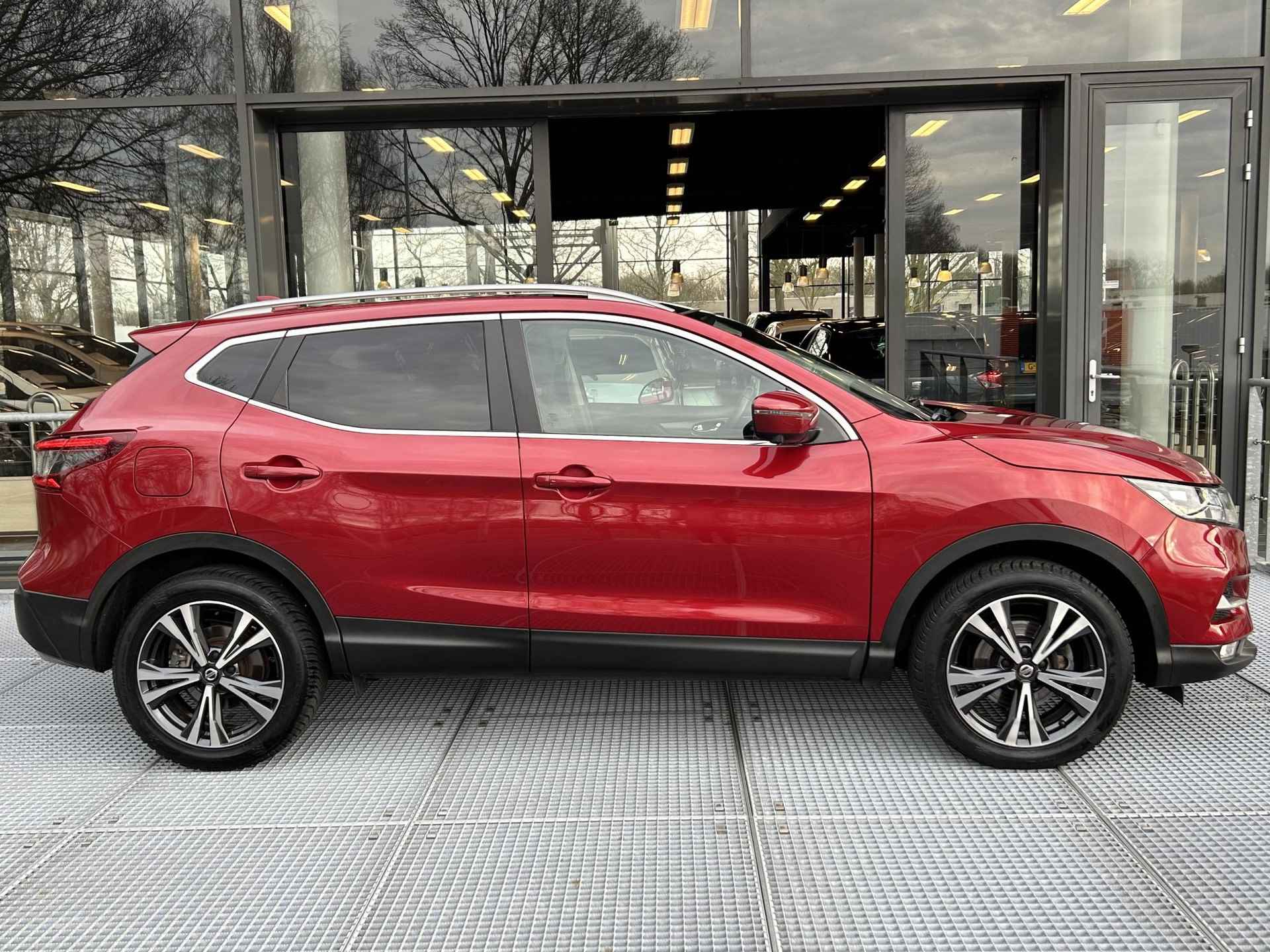 Nissan Qashqai 1.3 DIG-T N-Connecta | Trekhaak | Panoramadak | 360° Camera | Stoelverwarming | Elektrisch Verstelbare Bestuurdersstoel - 16/31