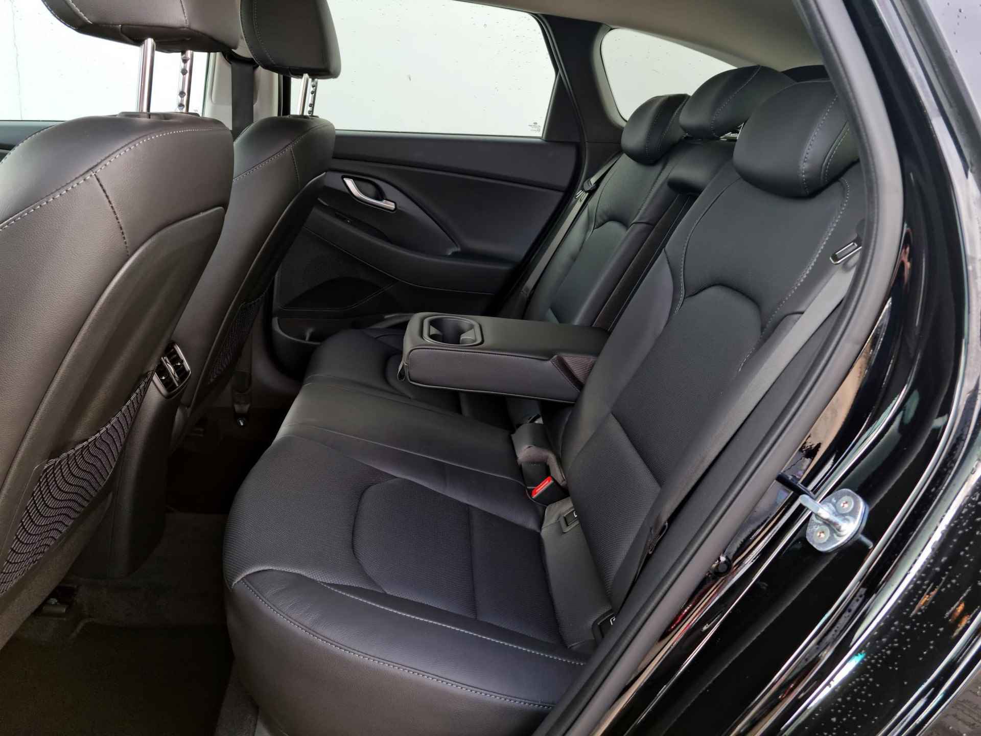 Hyundai i30 Wagon 1.5 T-GDi MHEV Premium / Private Lease Vanaf €629,- / - 43/45
