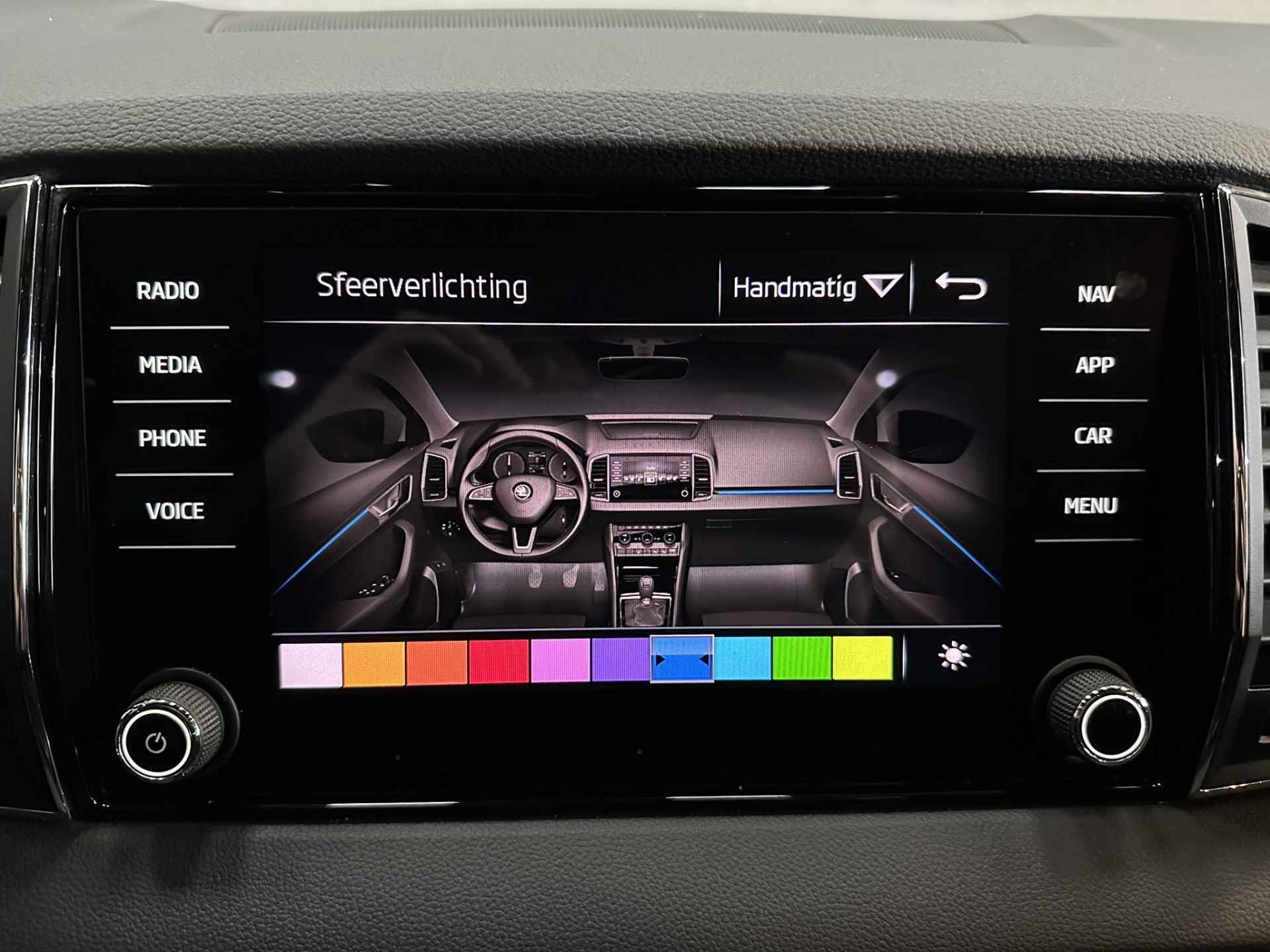 Škoda Karoq 1.5 TSI ACT Sportline Business Airco ECC | Virtual | LED | Panorama | Canton | Trekhaak | Adaptive Cruise | Apple Carplay Android Auto | Isofix | NAP | - 25/52