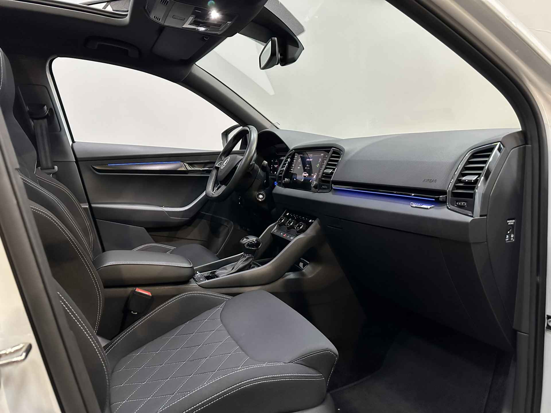 Škoda Karoq 1.5 TSI ACT Sportline Business Airco ECC | Virtual | LED | Panorama | Canton | Trekhaak | Adaptive Cruise | Apple Carplay Android Auto | Isofix | NAP | - 31/52