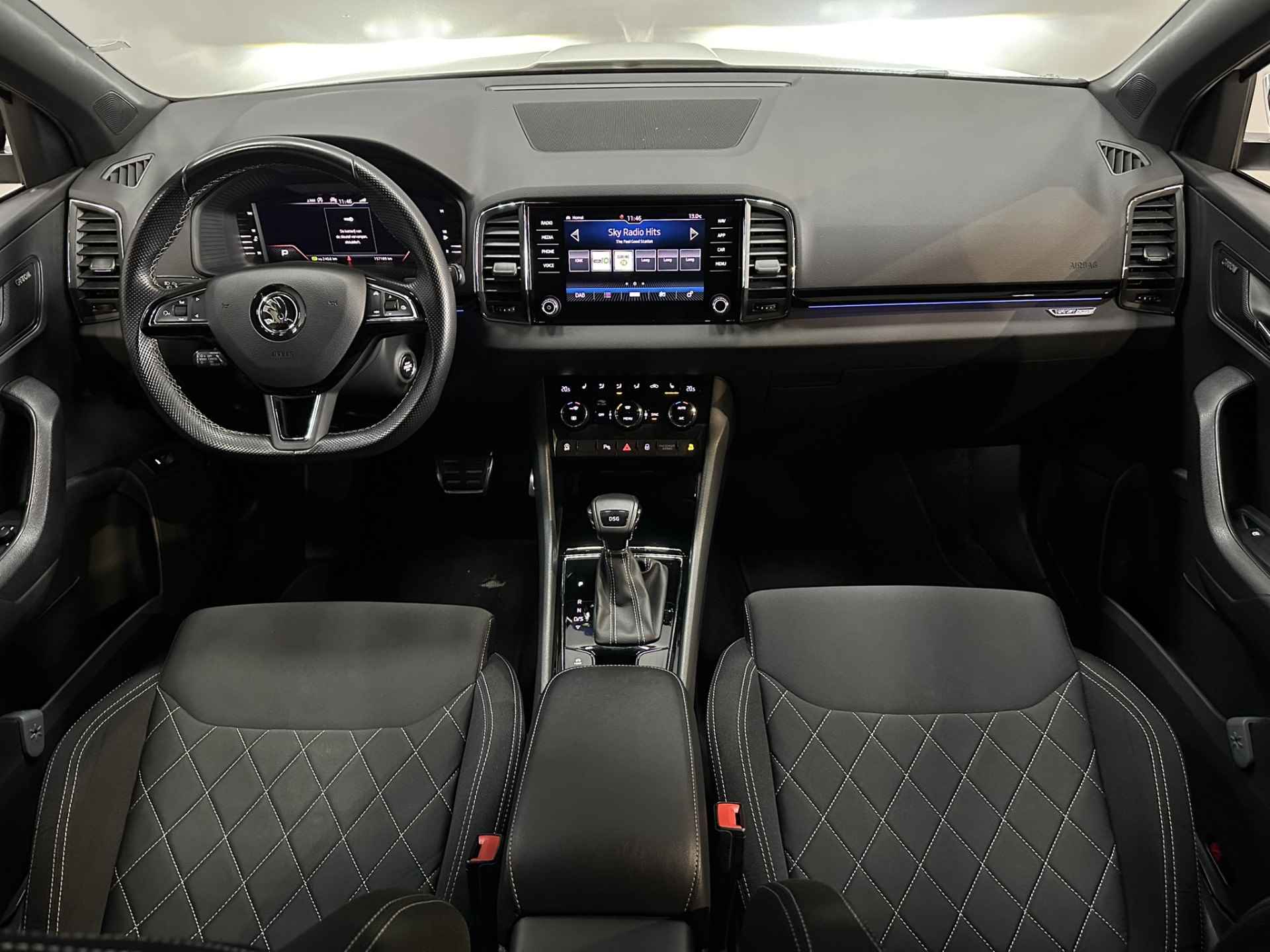 Škoda Karoq 1.5 TSI ACT Sportline Business Airco ECC | Virtual | LED | Panorama | Canton | Trekhaak | Adaptive Cruise | Apple Carplay Android Auto | Isofix | NAP | - 35/52