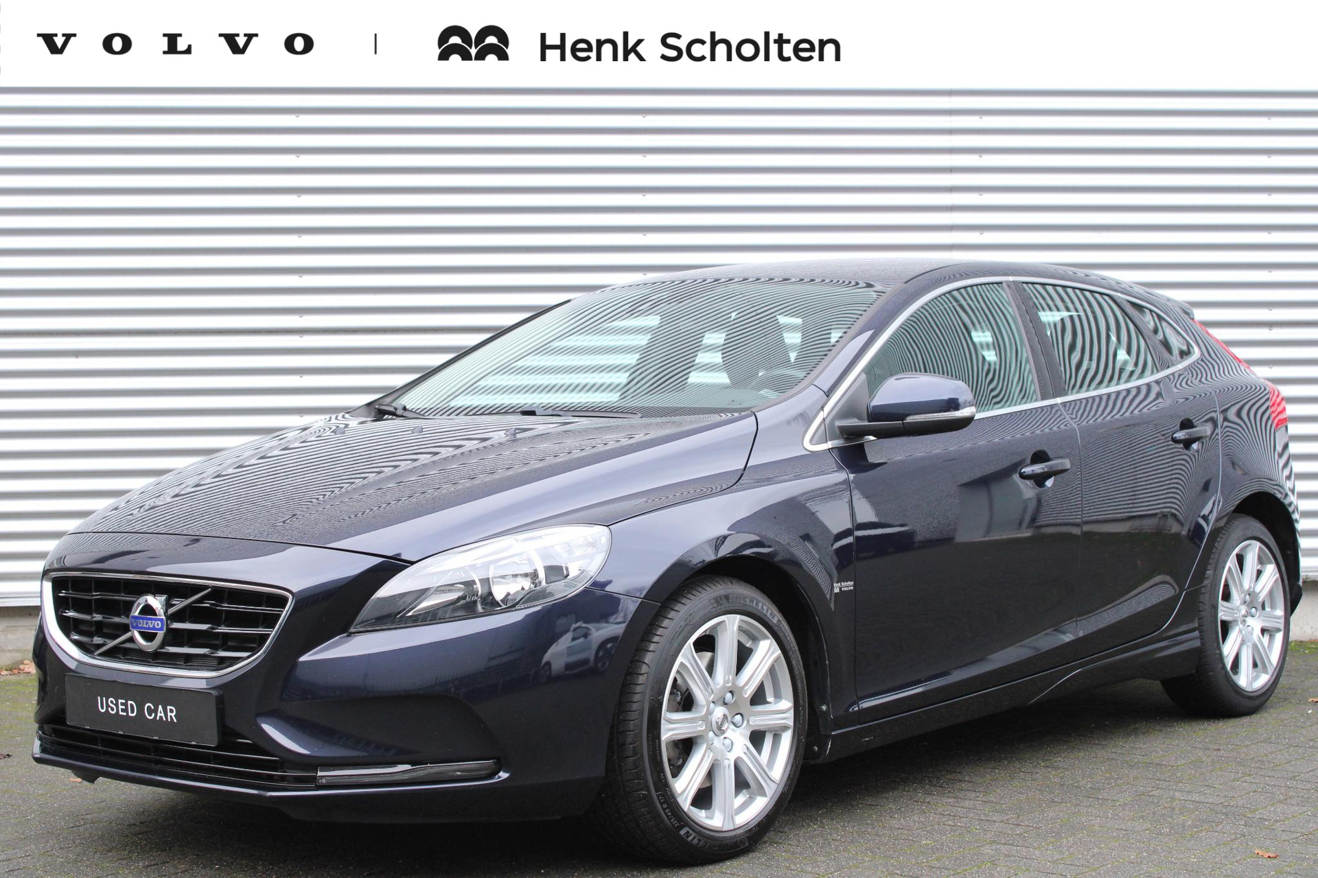 Volvo V40 T2 122PK Summum, Lederen Bekleding, Verwarmbare Voorruit, Volvo Guard Alarm, Keyless Entry, Verwarmbare Voorstoelen, Parkeersensoren Achter, Sensus Navigatiesysteem, High Performance Audiosysteem, 16" Lichtmetalen Velgen, Magic Blue Pearl Lak, Electronic Climate Control, Bluetooth Media & Telefonie