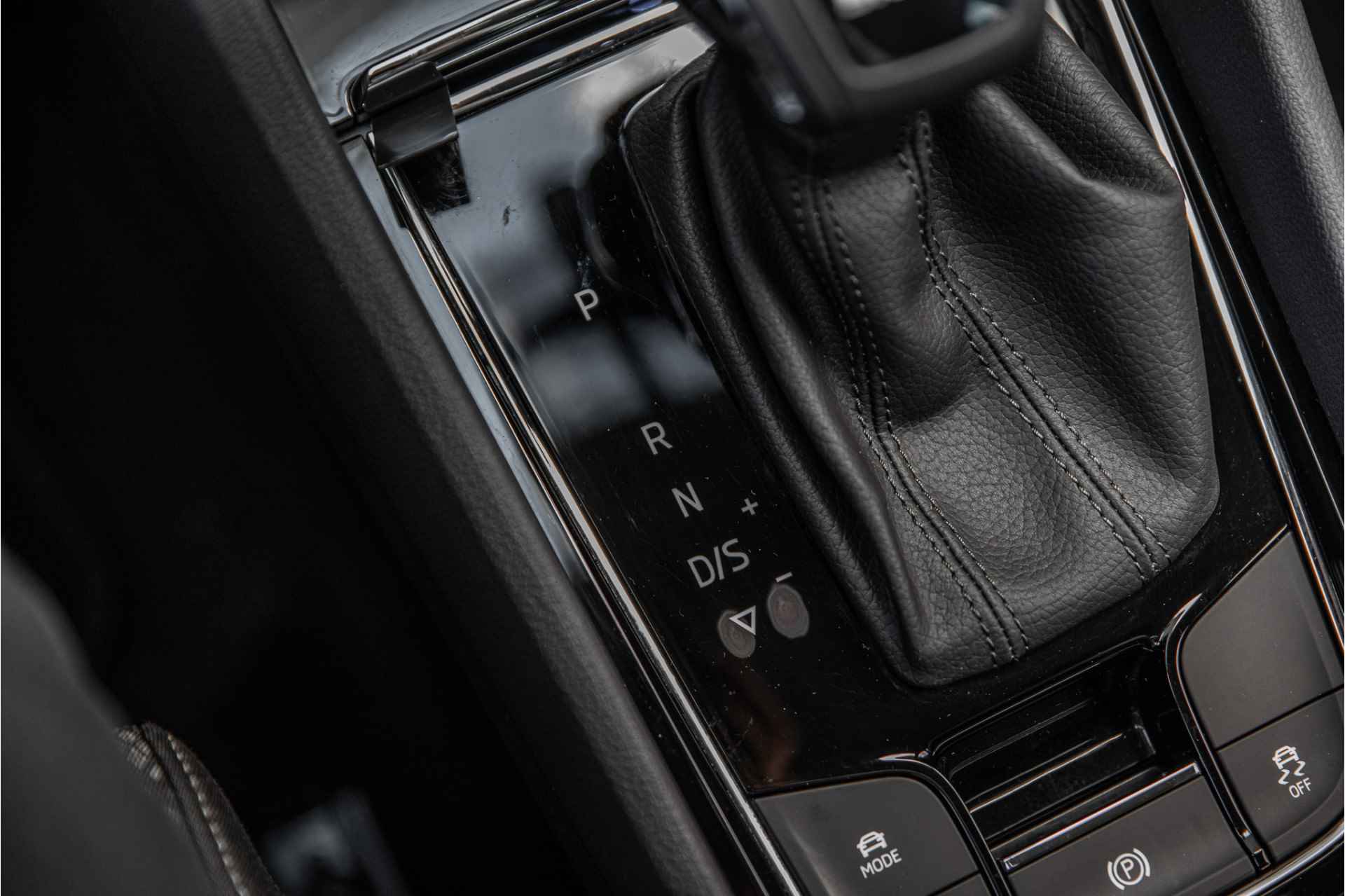 Škoda Karoq Business Edition Plus 1.5 150pk DSG | Camera | Stoelverwarming | - 24/33