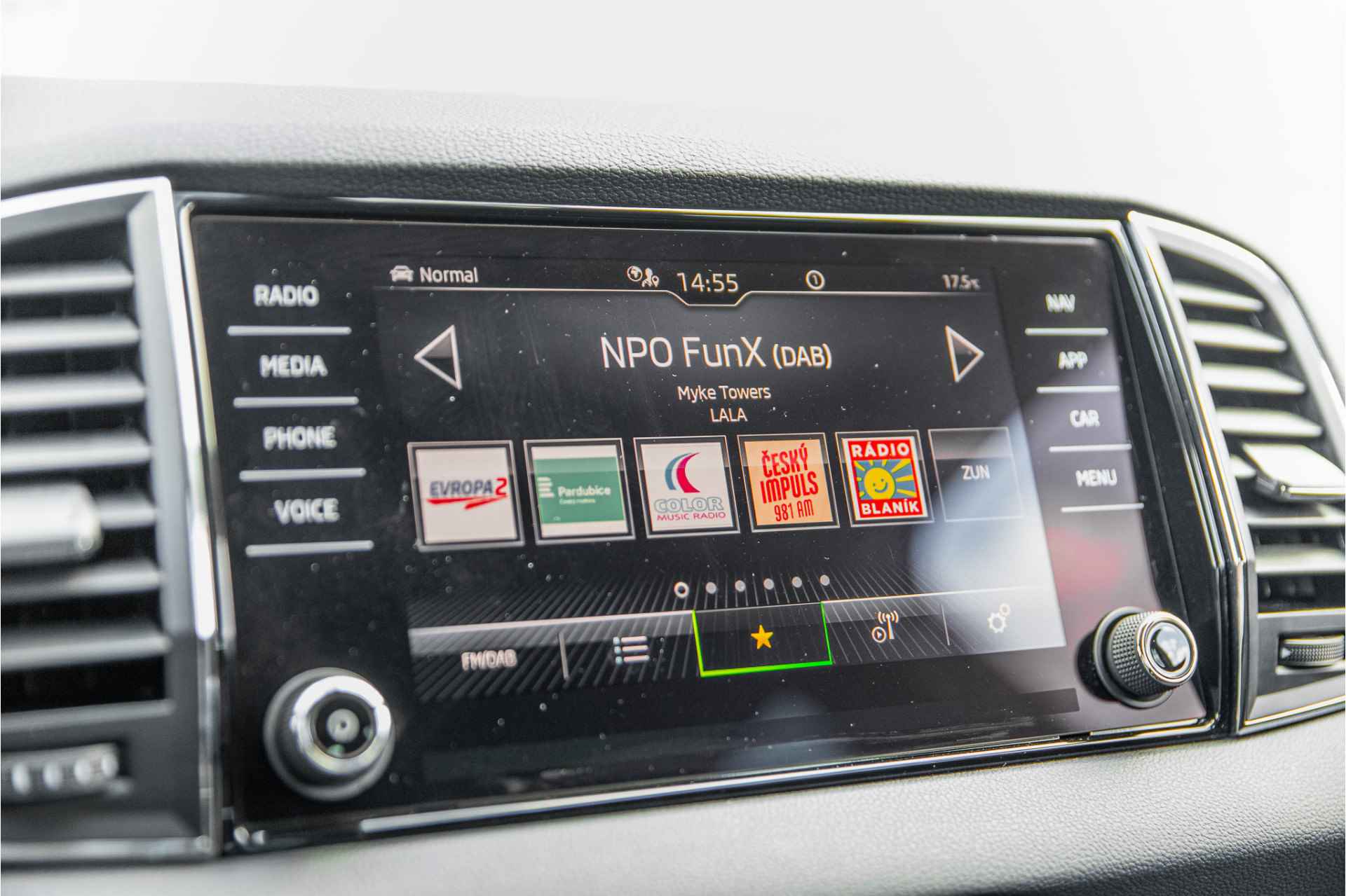 Škoda Karoq Business Edition Plus 1.5 150pk DSG | Camera | Stoelverwarming | - 29/33