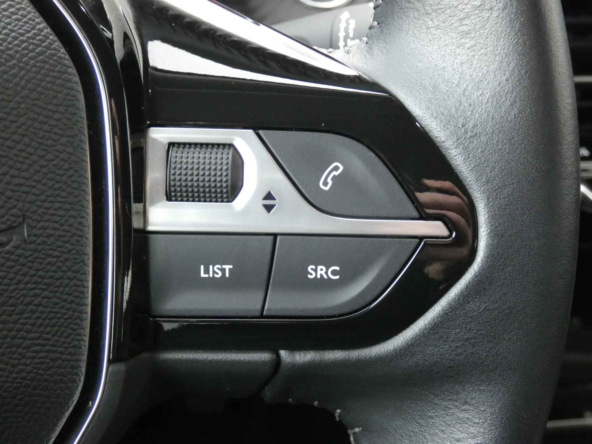 Peugeot 2008 1.2 130PK Allure ! | Navigatie | Camera | Parkeersensoren ! - 25/37