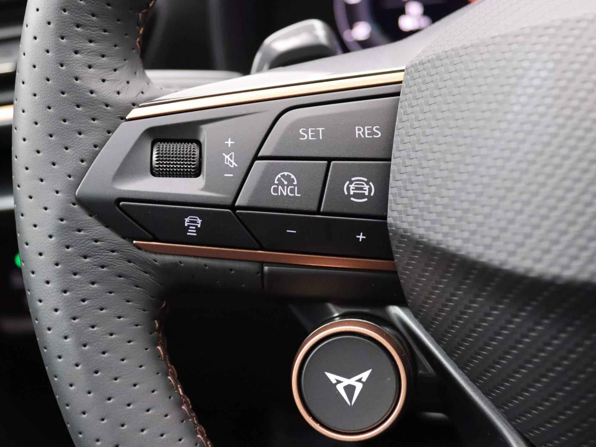 CUPRA Formentor 1.5 TSI e-Hybrid VZ Performance 272PK DSG Trekhaak, Led matrix, 360 gr. camera, side assist, adaptive cruise, keyless, schuif-kanteldak, virtual pedal, stuur-stoelverwarming,  19" lichtmetaal - 19/60