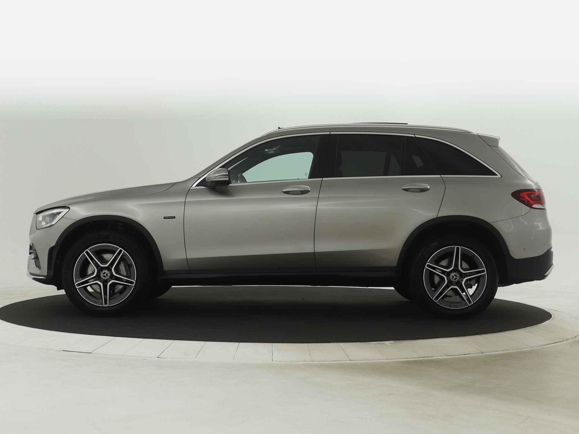 Mercedes-Benz GLC 300 e 4MATIC Business Solution AMG | Panoramadak | Elektrische Trekhaak | AMG Styling | Night Pakket | Inclusief 24 maanden MB Certified garantie voor Europa. - 4/46