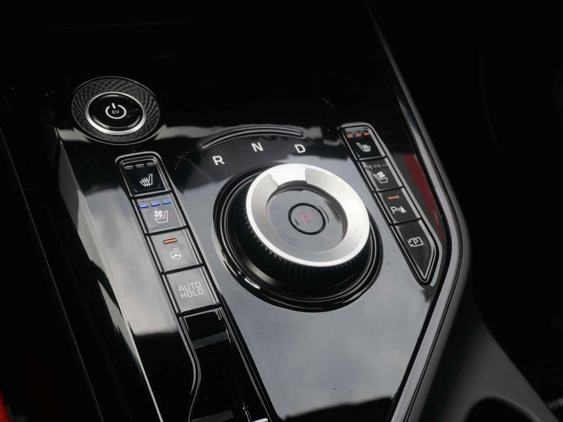 Kia Niro EV ExecutiveLine 64.8 kWh | Schuif-/kanteldak | Stoel-/stuurverwarming+ventil. | Elek. stoelen + geheugen | LED | Harman kardon - 21/27