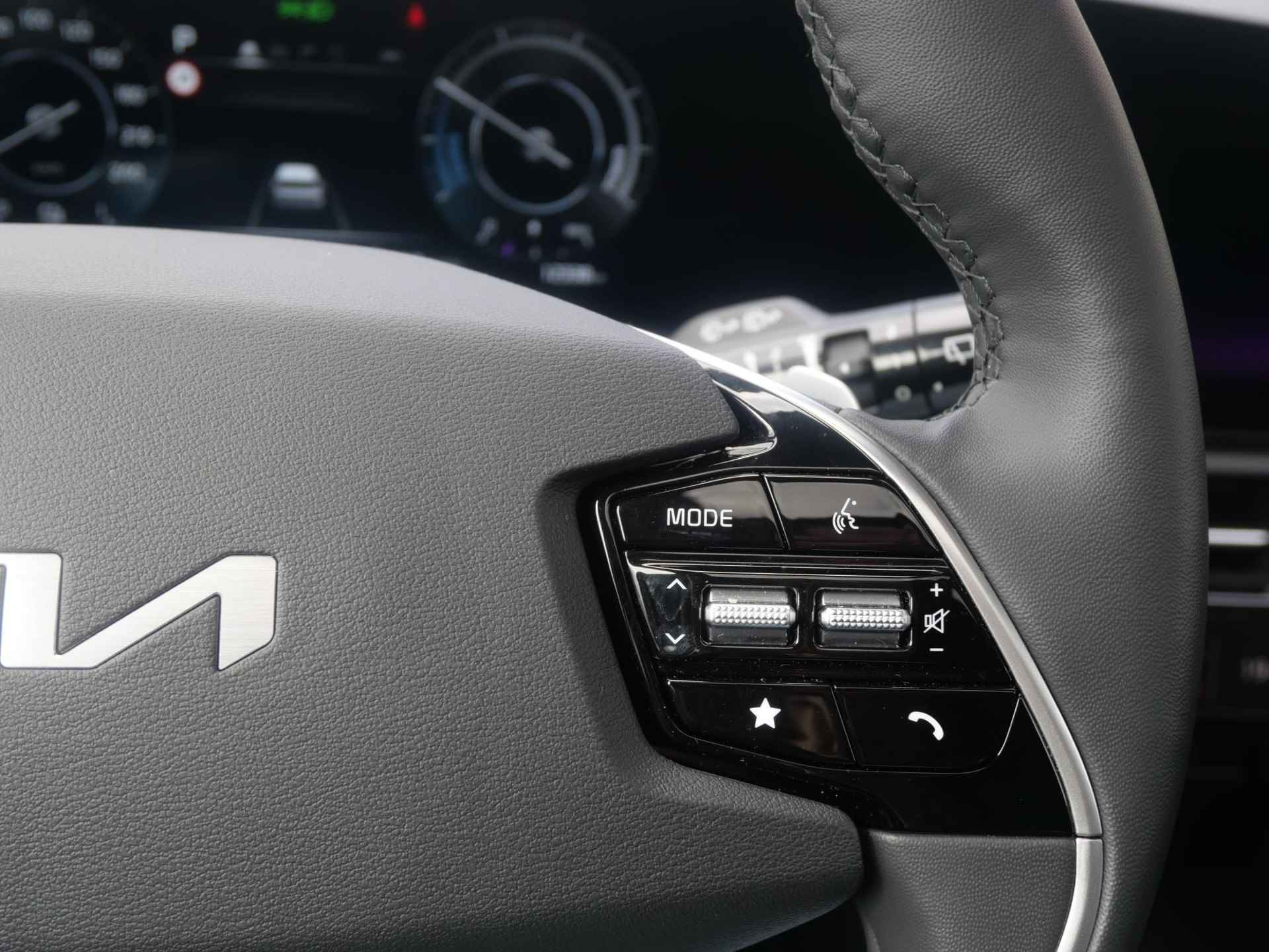 Kia Niro EV ExecutiveLine 64.8 kWh | Schuif-/kanteldak | Stoel-/stuurverwarming+ventil. | Elek. stoelen + geheugen | LED | Harman kardon - 16/27