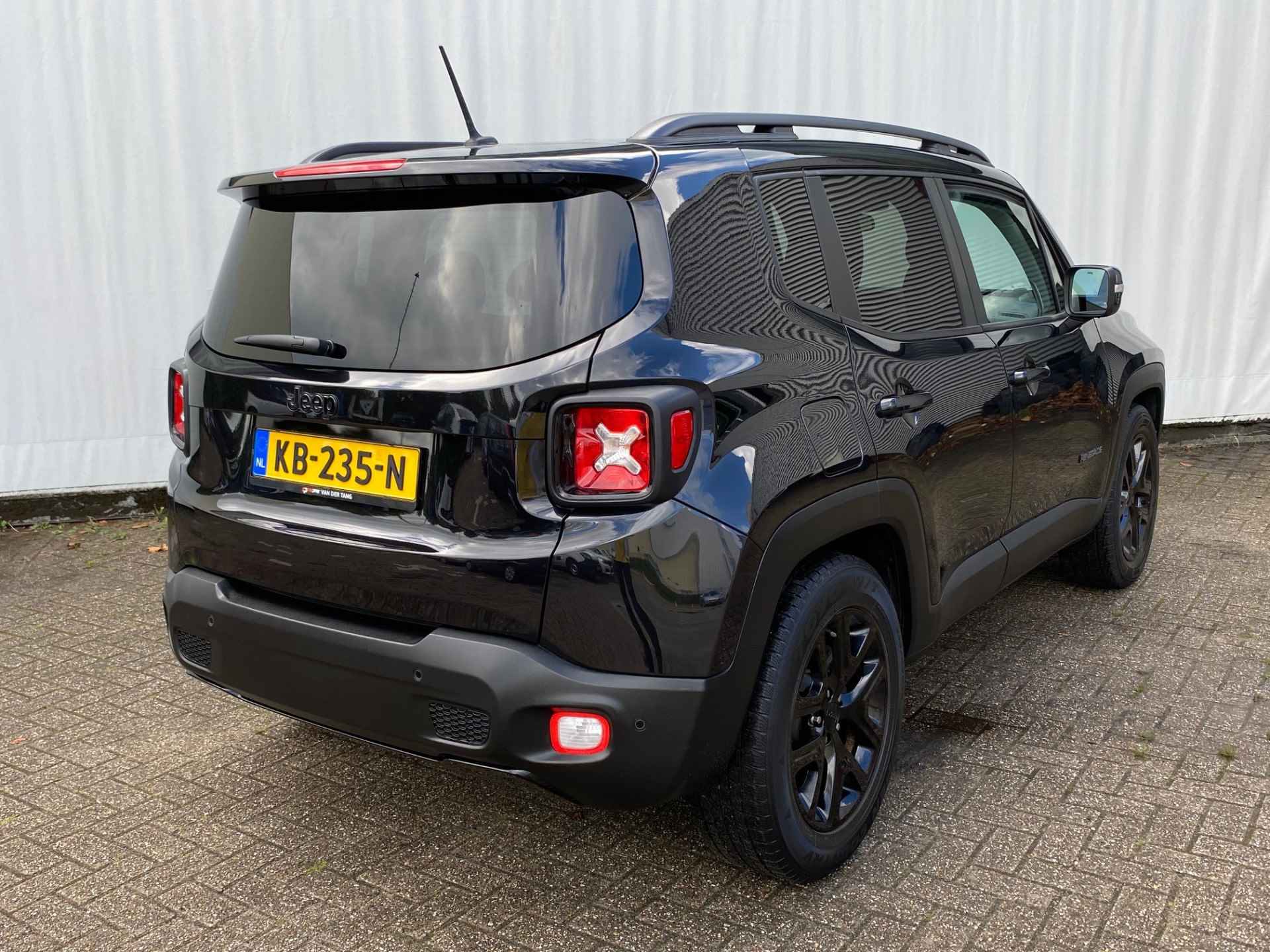 Jeep Renegade 1.6 E-Torq Black Line / 18 inch/ Navi - 6/23