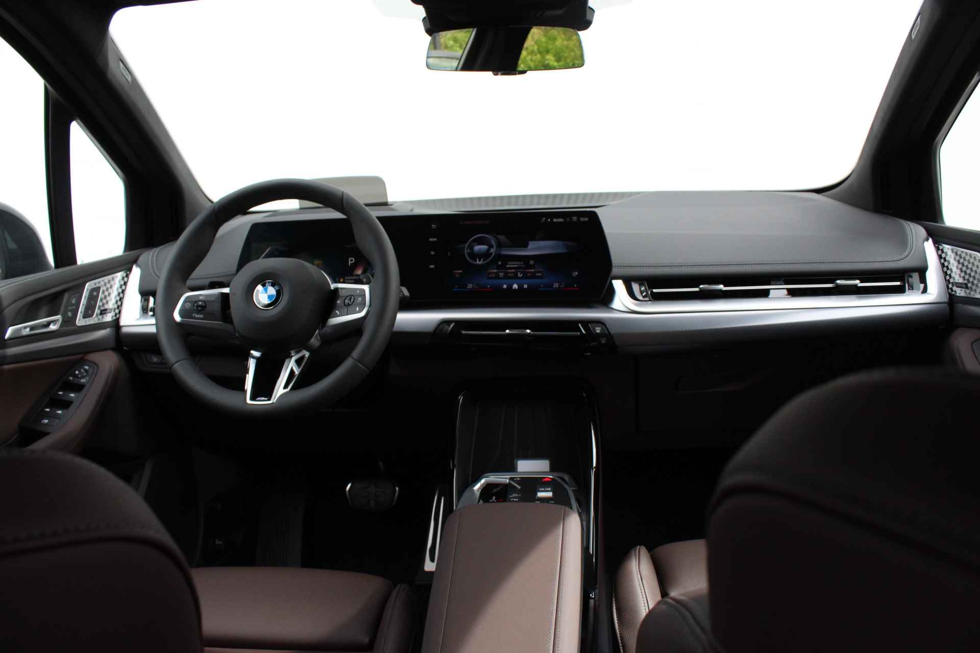 BMW 2 Serie Active Tourer 218i High Executive M Sport Automaat / Panoramadak / Trekhaak / Sportstoelen / Adaptieve LED / Adaptief M Onderstel / Head-Up / Parking Assistant / Comfort Access - 9/26