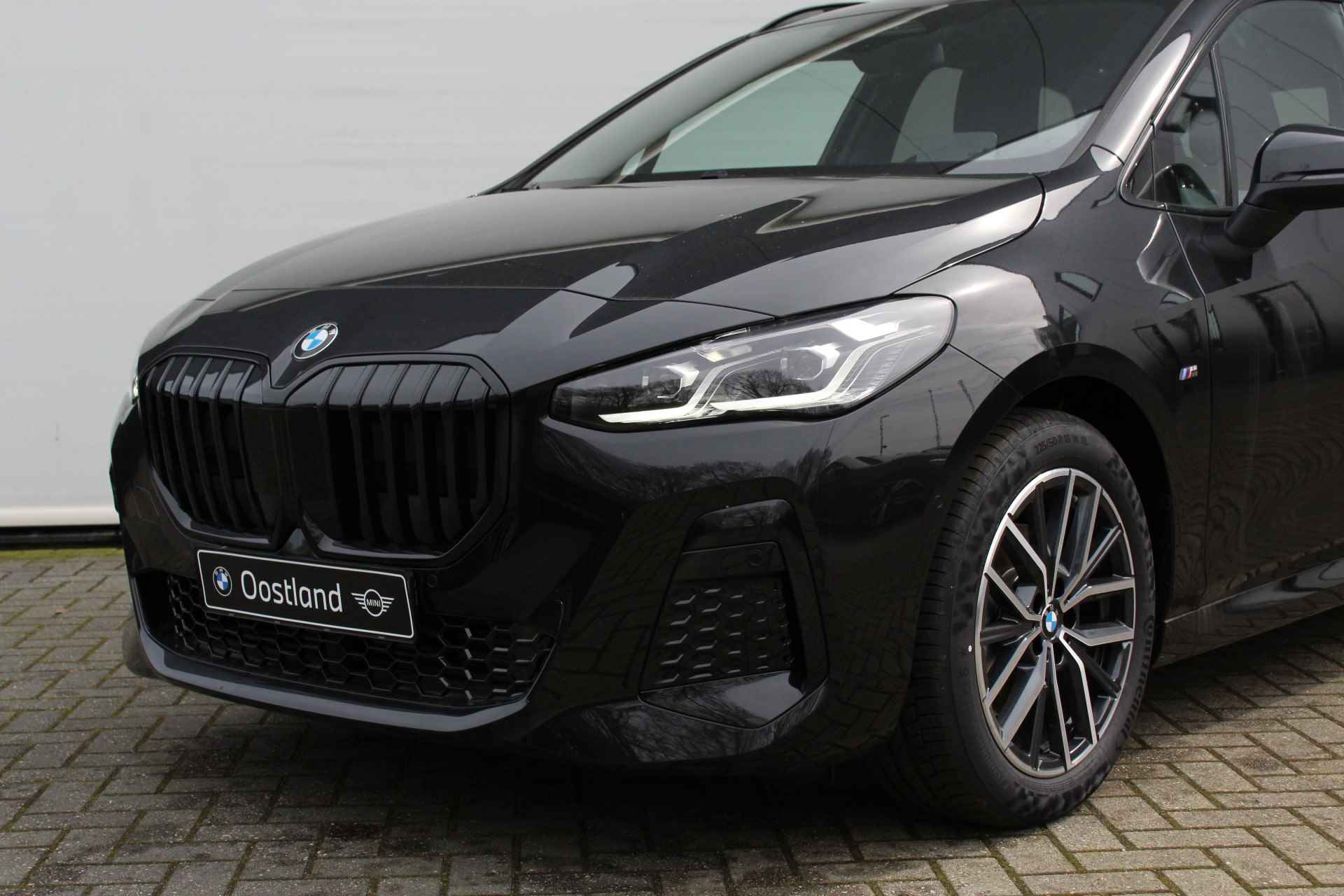 BMW 2 Serie Active Tourer 218i High Executive M Sport Automaat / Panoramadak / Trekhaak / Sportstoelen / Adaptieve LED / Adaptief M Onderstel / Head-Up / Parking Assistant / Comfort Access - 11/26