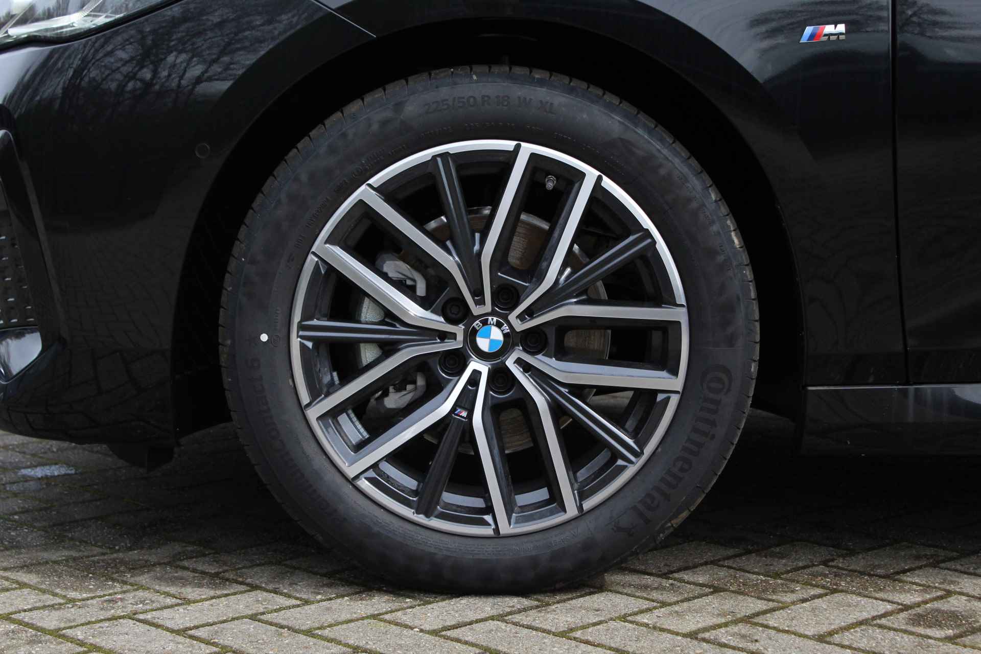 BMW 2 Serie Active Tourer 218i High Executive M Sport Automaat / Panoramadak / Trekhaak / Sportstoelen / Adaptieve LED / Adaptief M Onderstel / Head-Up / Parking Assistant / Comfort Access - 12/26