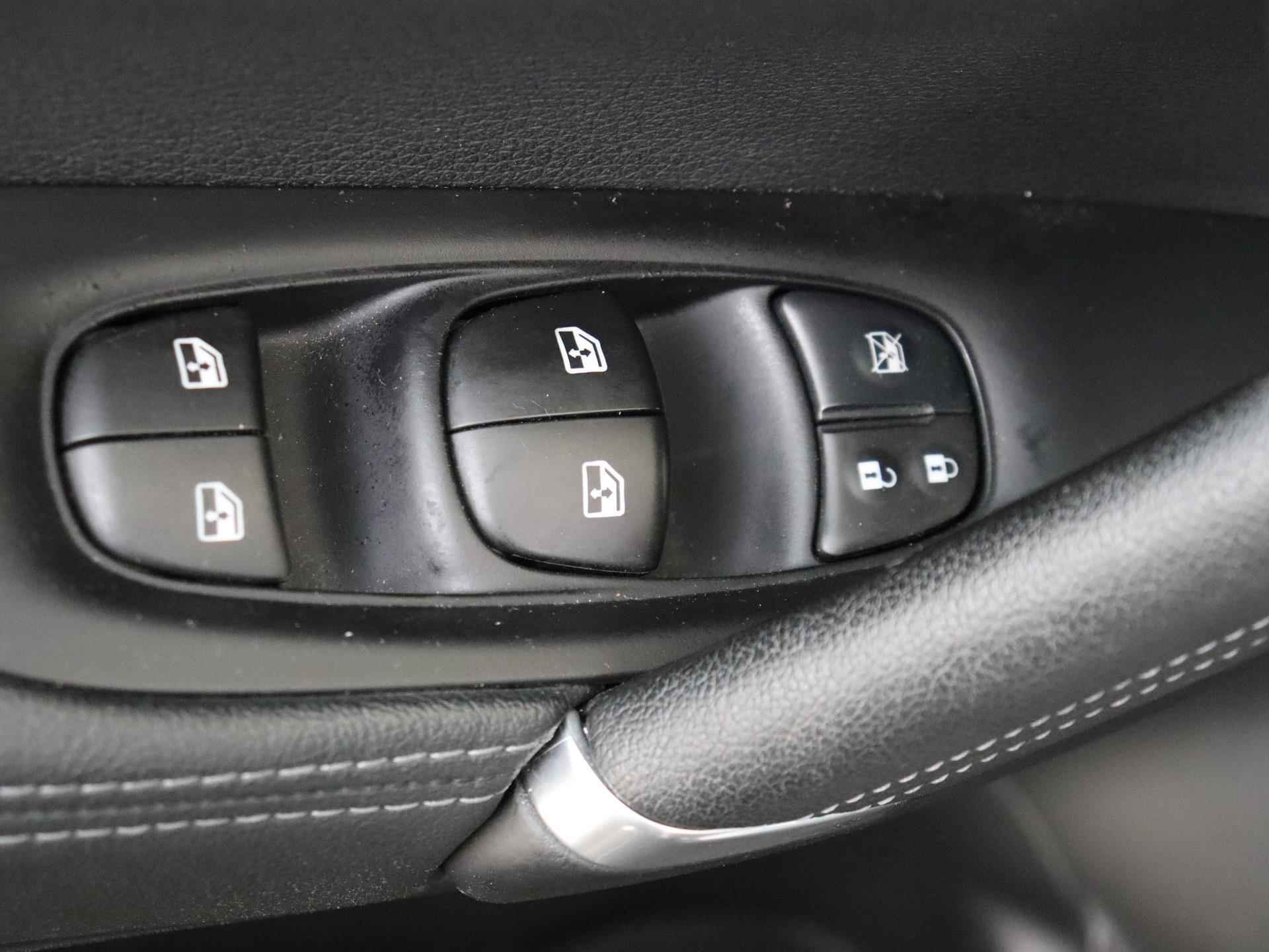Nissan Qashqai 1.3 - 140PK DIG-T Tekna Apple Carplay/Android Auto | Navigatie | 360 Camera | 19 inch Velgen | LED Lampen | Parkeersensoren | Cruise Control Adaptief | Climate Control | 19 inch Velgen | Panoramadak | - 25/29