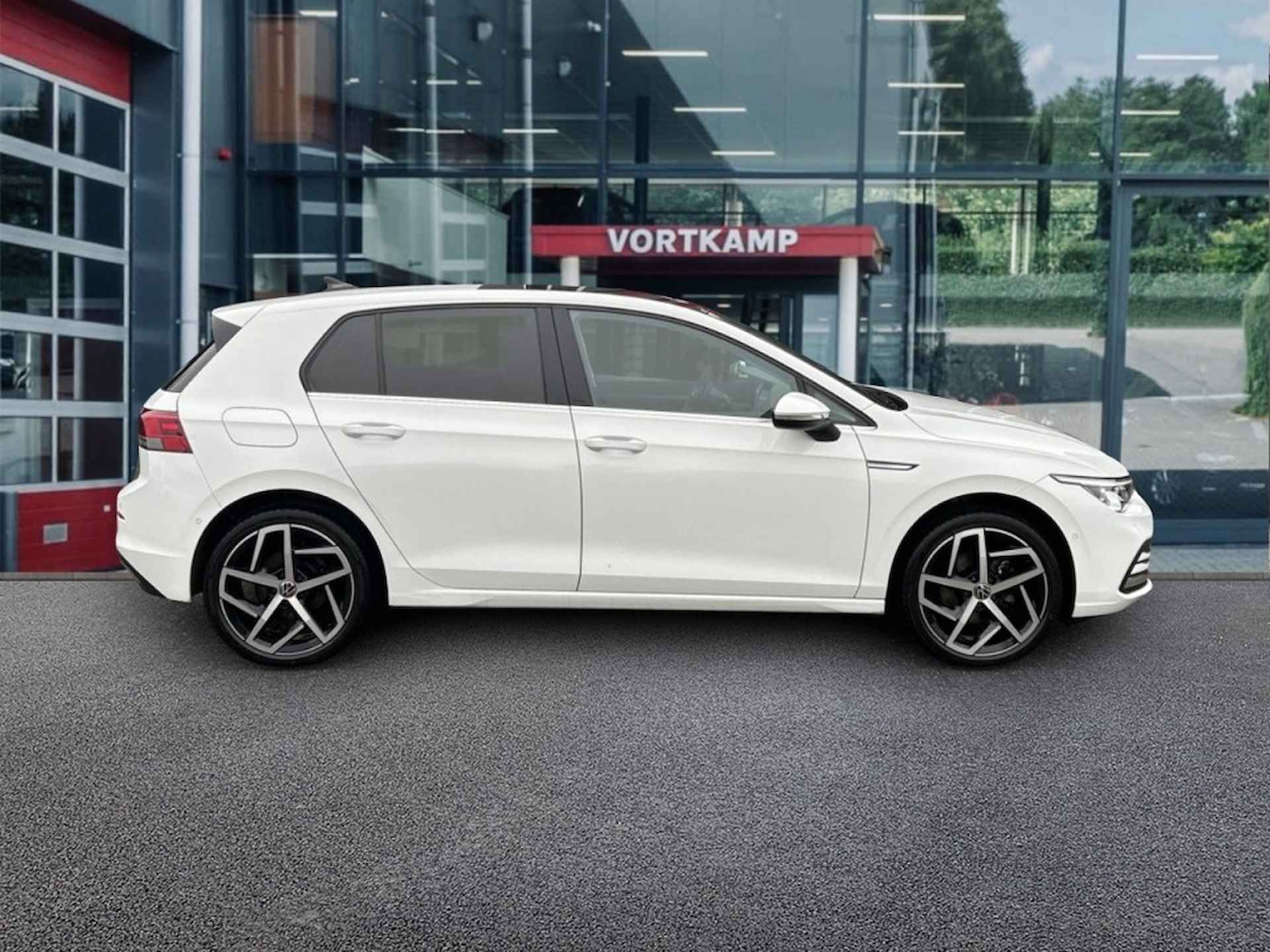 VOLKSWAGEN Golf 1.5 TSI STYLE PANO-DAK/CAMERA/MEMORY/NAVI/CARPLAY/ACC - 4/26