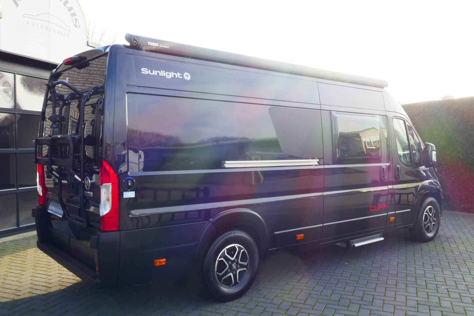 Sunlight Cliff 640 Adventure Edition 140 pk AUTOMAAT 9-Traps Euro6 Fiat Ducato 8 **Lengtebedden/4 zitplaatsen/Luifel/Fietsendrager/Smart - 2/71