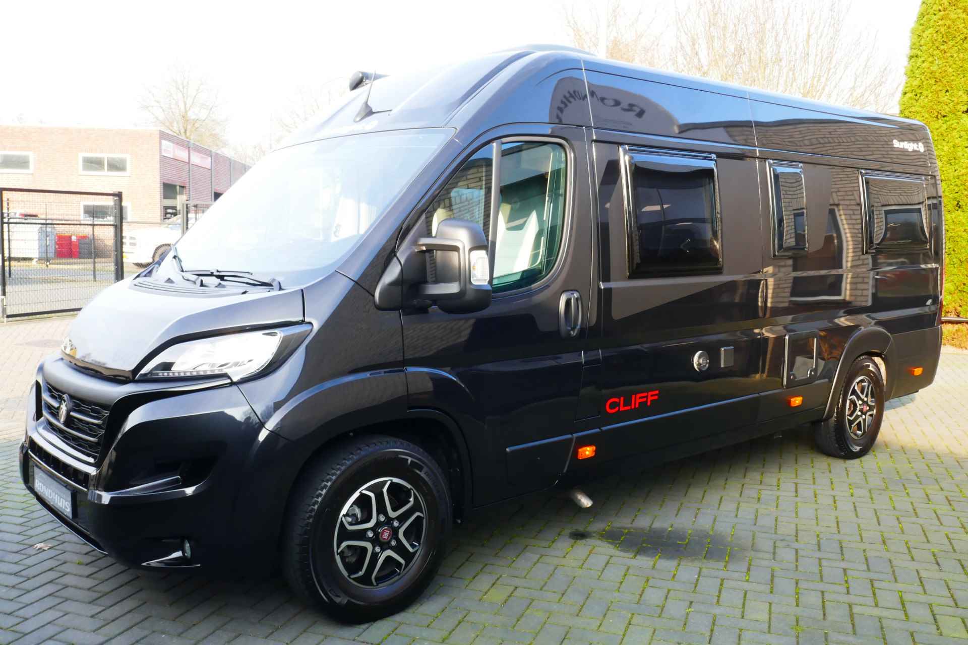 Sunlight Cliff 640 Adventure Edition 140 pk AUTOMAAT 9-Traps Euro6 Fiat Ducato 8 **Lengtebedden/4 zitplaatsen/Luifel/Fietsendrager/Smart - 51/71