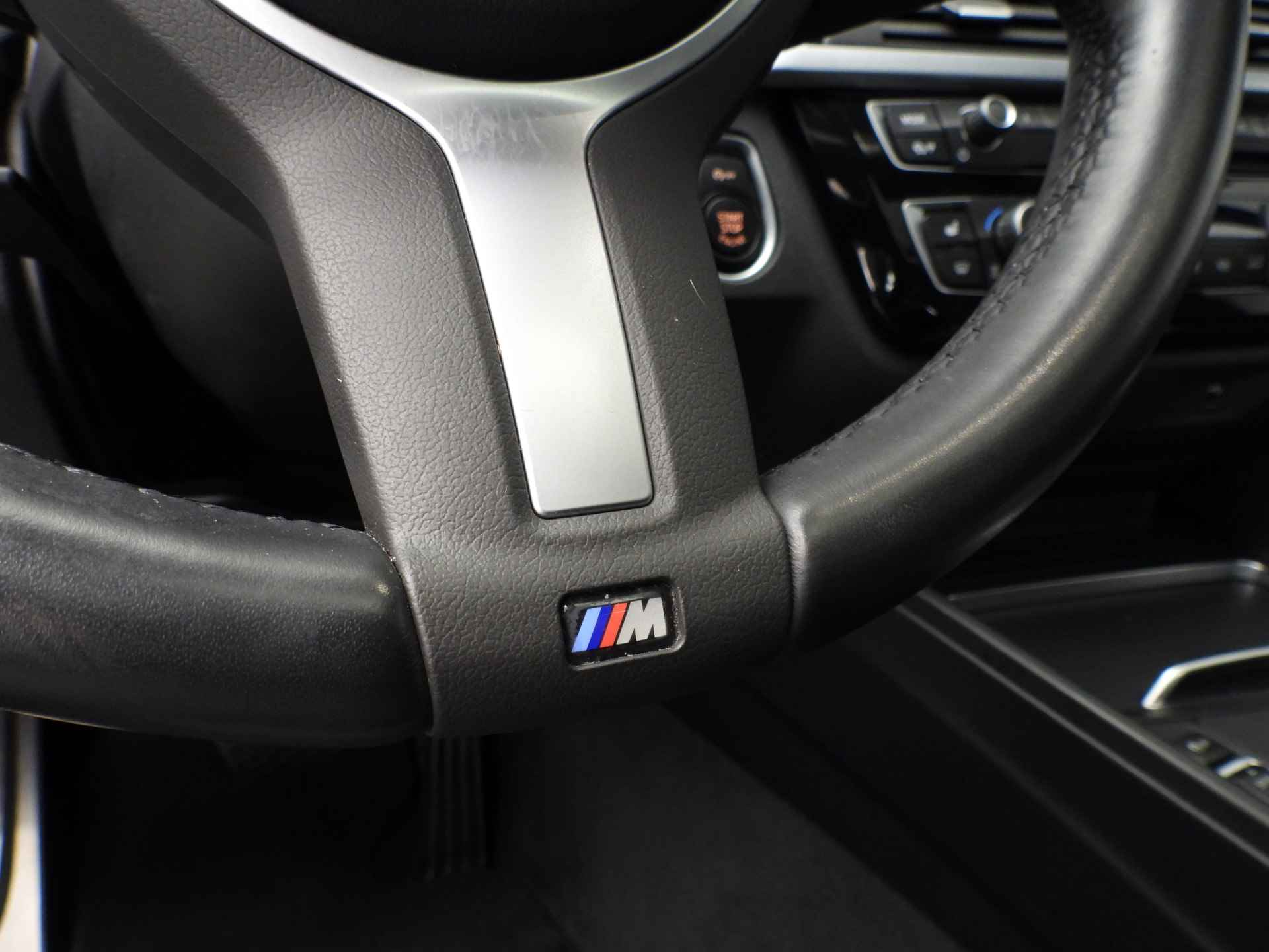 BMW 4 Serie Gran Coupé 418i M-Sportpakket / LED / Leder / Navigatie / Schuifdak / Elektr. zetels / DAB / Harman-kardon sound / Alu19 inch - 29/45