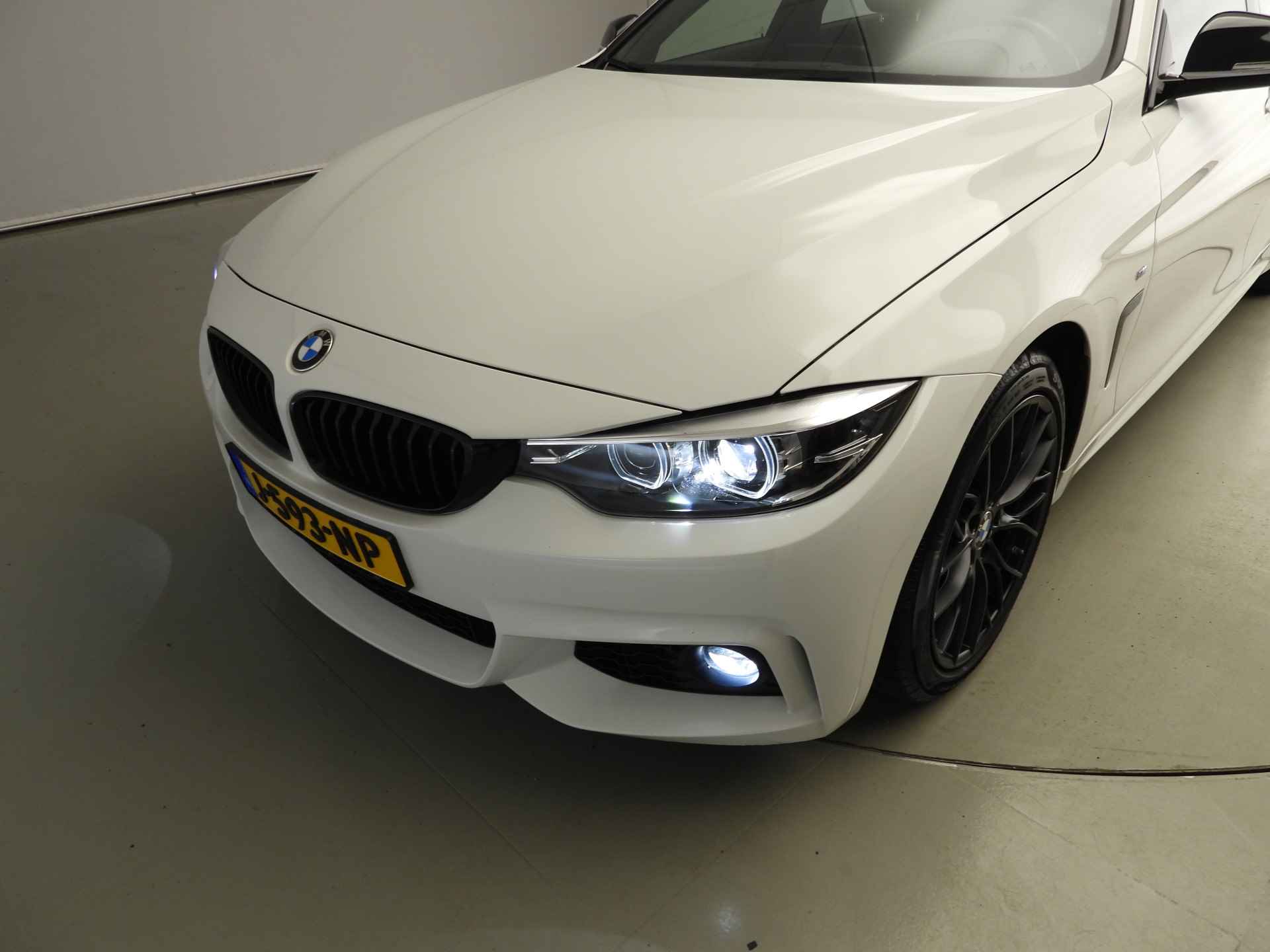 BMW 4 Serie Gran Coupé 418i M-Sportpakket / LED / Leder / Navigatie / Schuifdak / Elektr. zetels / DAB / Harman-kardon sound / Alu19 inch - 43/45