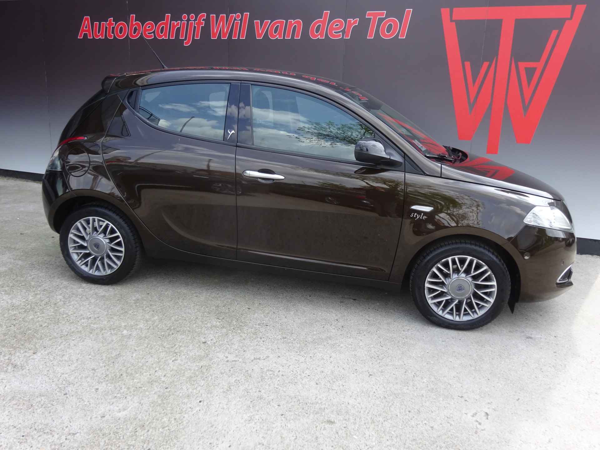 Lancia Ypsilon TwinAir Turbo PLATINUM | CLIMA | ALL-SEASON | AUT. INPARKEREN | NIEUWE APK!! - 1/18