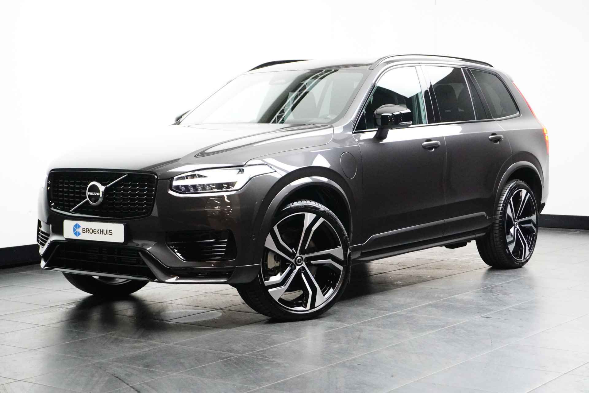 Volvo XC90 T8 Recharge AWD Ultra Dark | 22" | Luchtvering | Bowers & Wilkins | Geventileerd Nappa | Stoelmassage | 360 Camera | Gelaagd en