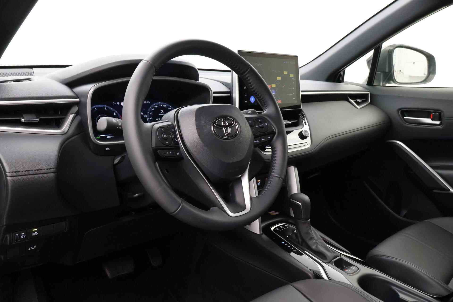 Toyota Corolla Cross Hybrid 140 Style | Navigatie | Stoel-/stuurverwarming | Apple Carplay / Android Auto - 2/38