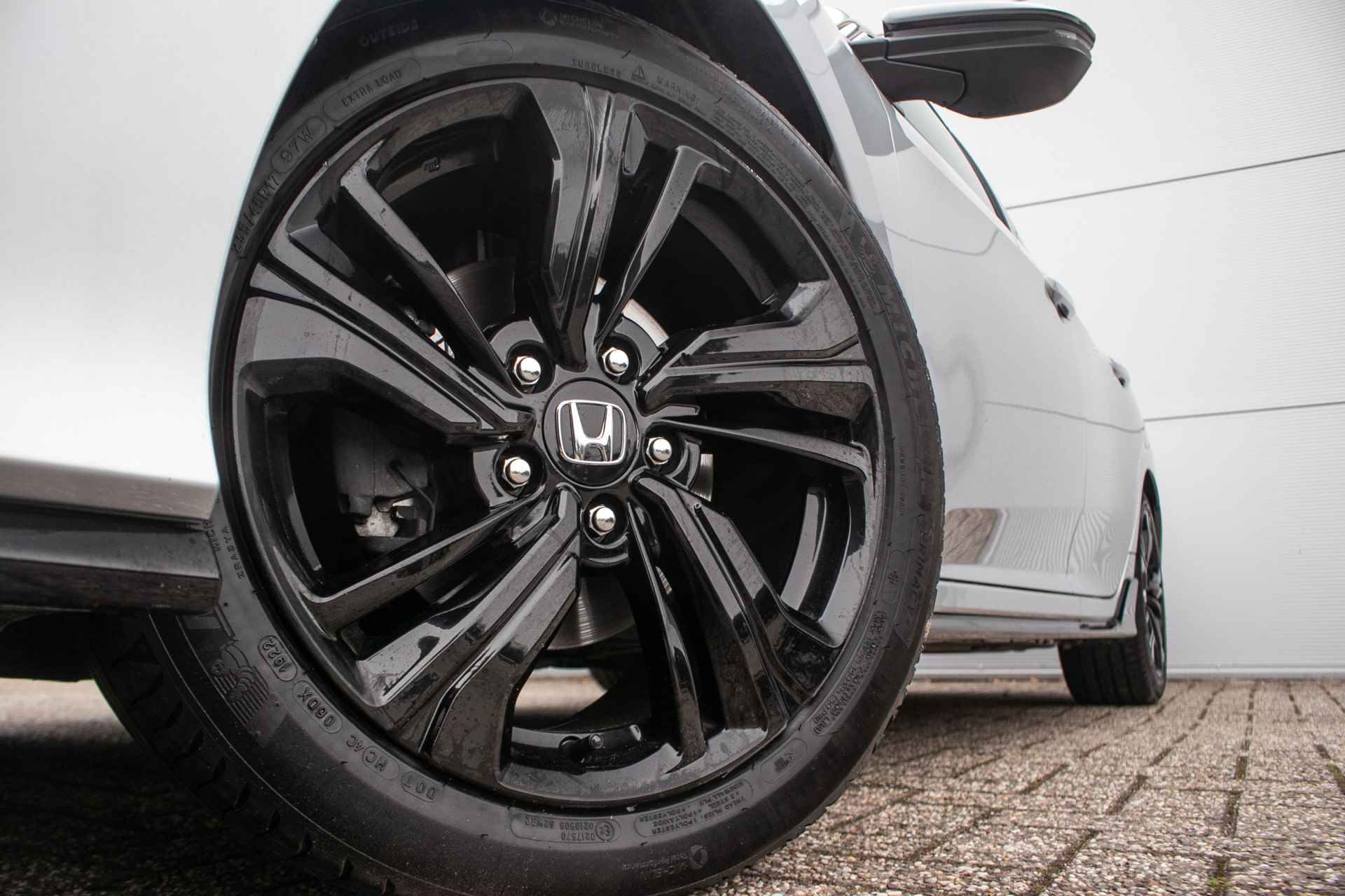 Honda Civic 1.0 i-VTEC Black Edition All-in rijklaarprijs | Leer | Sportpakket | Ad. cruise | Dealerond. | Nav - 11/39